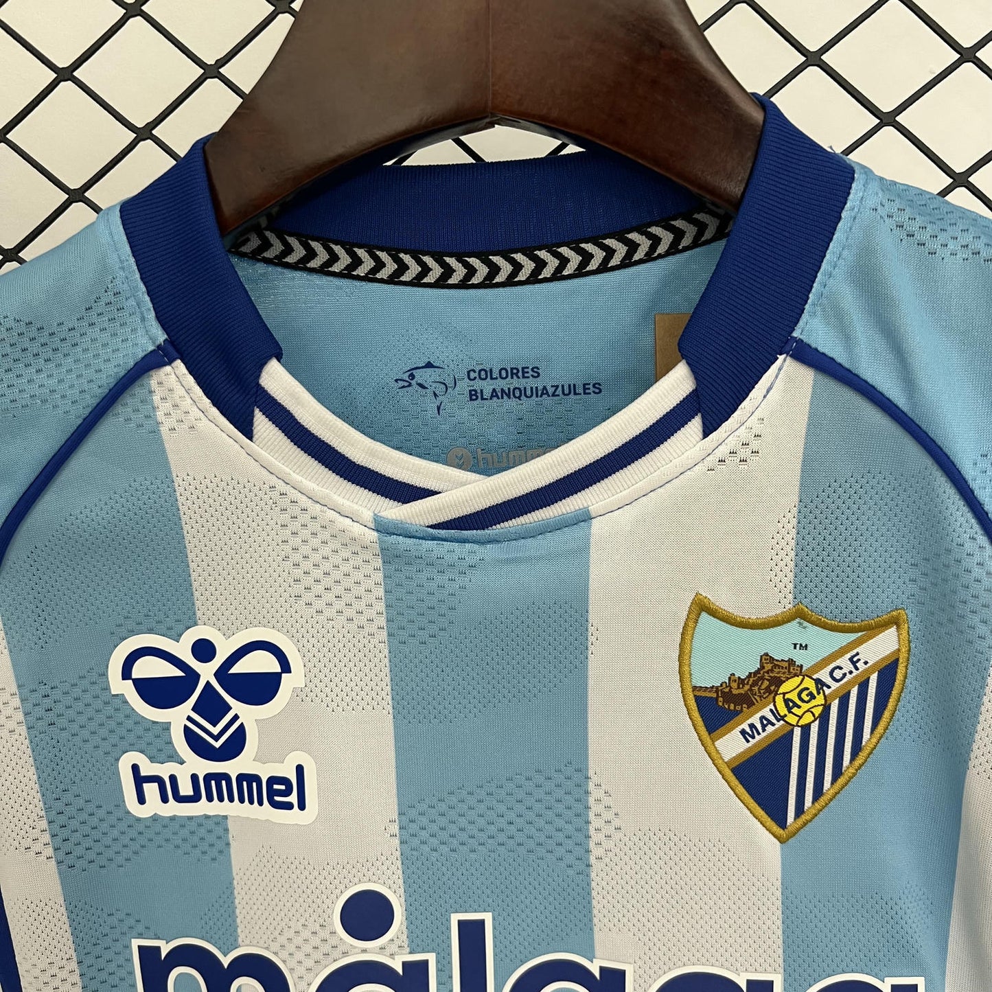 Kit Infantil Malaga Home 25/26 . Hummel - Azul e Branco
