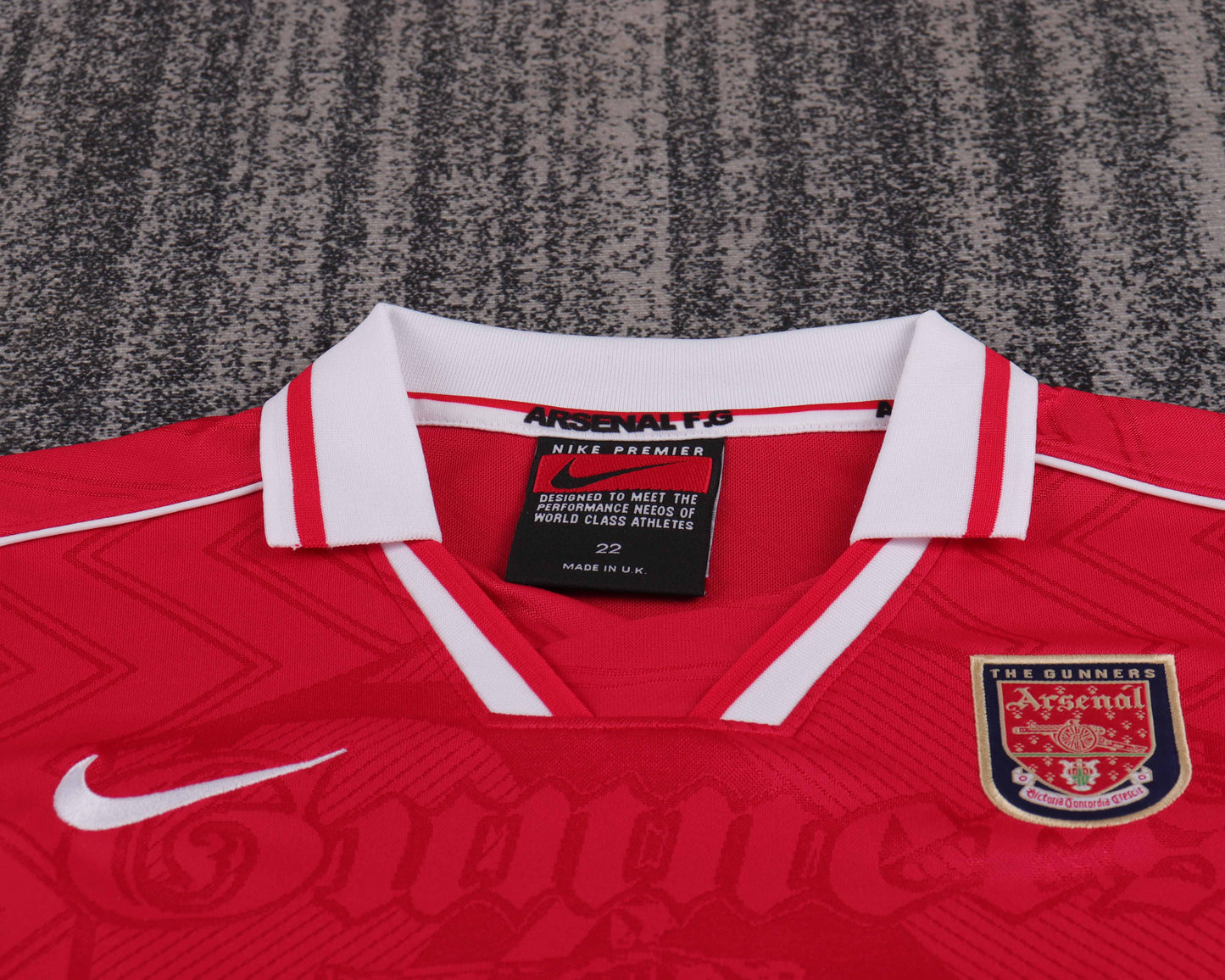 Kit Infantil Arsenal Home RetrƓ 96/97 - Vermelho