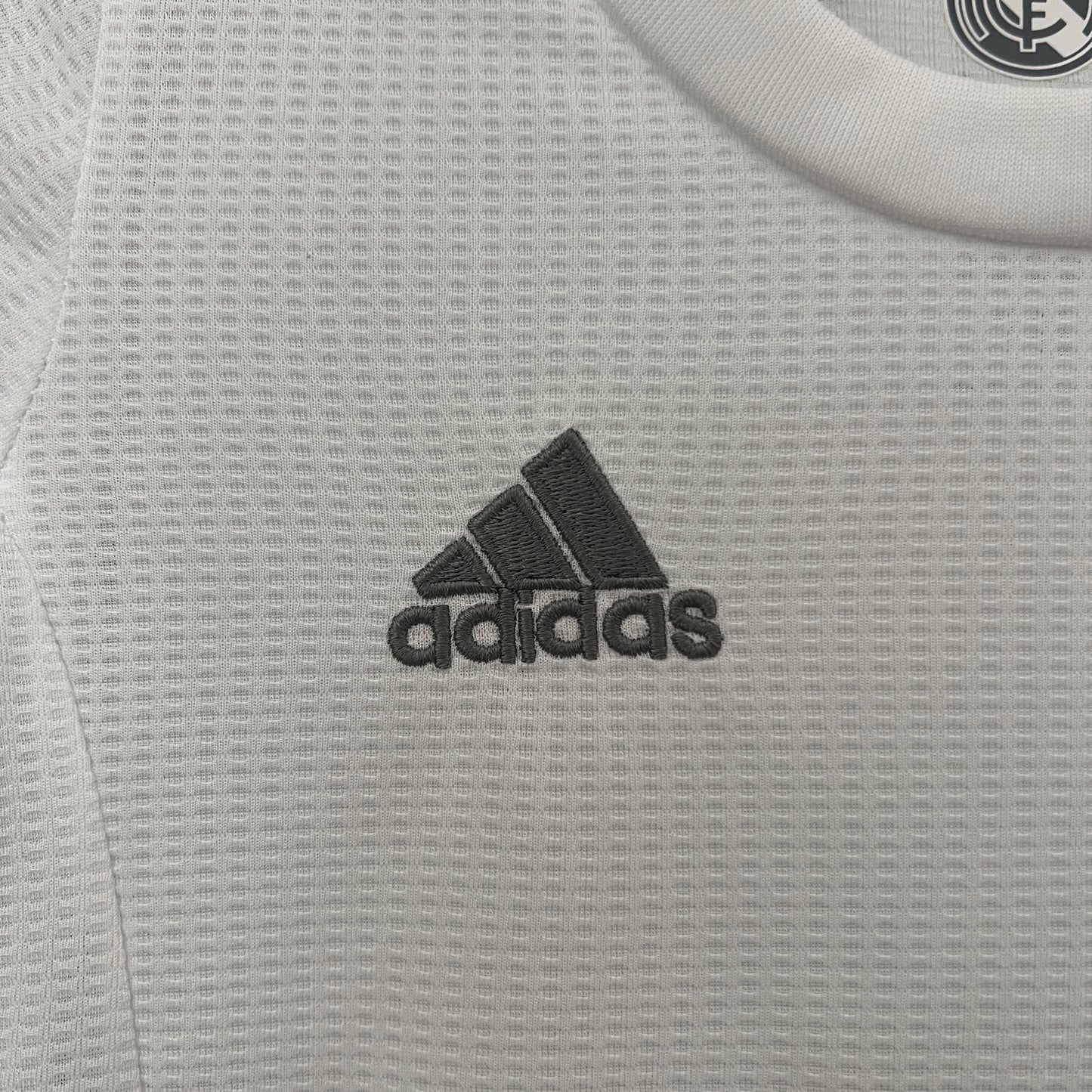 Kit Infantil Real Madrid Home RetrƓ 15/16 - Branco