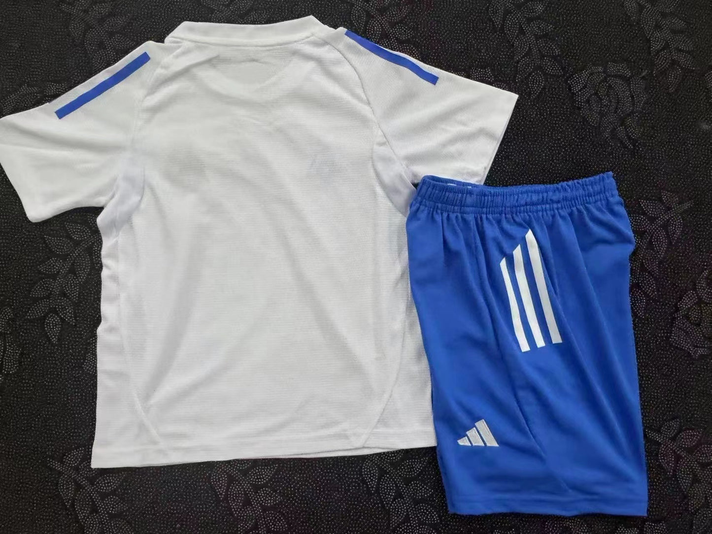 Kit Infantil Real Madrid Treino 25/26 -Branca e Azul