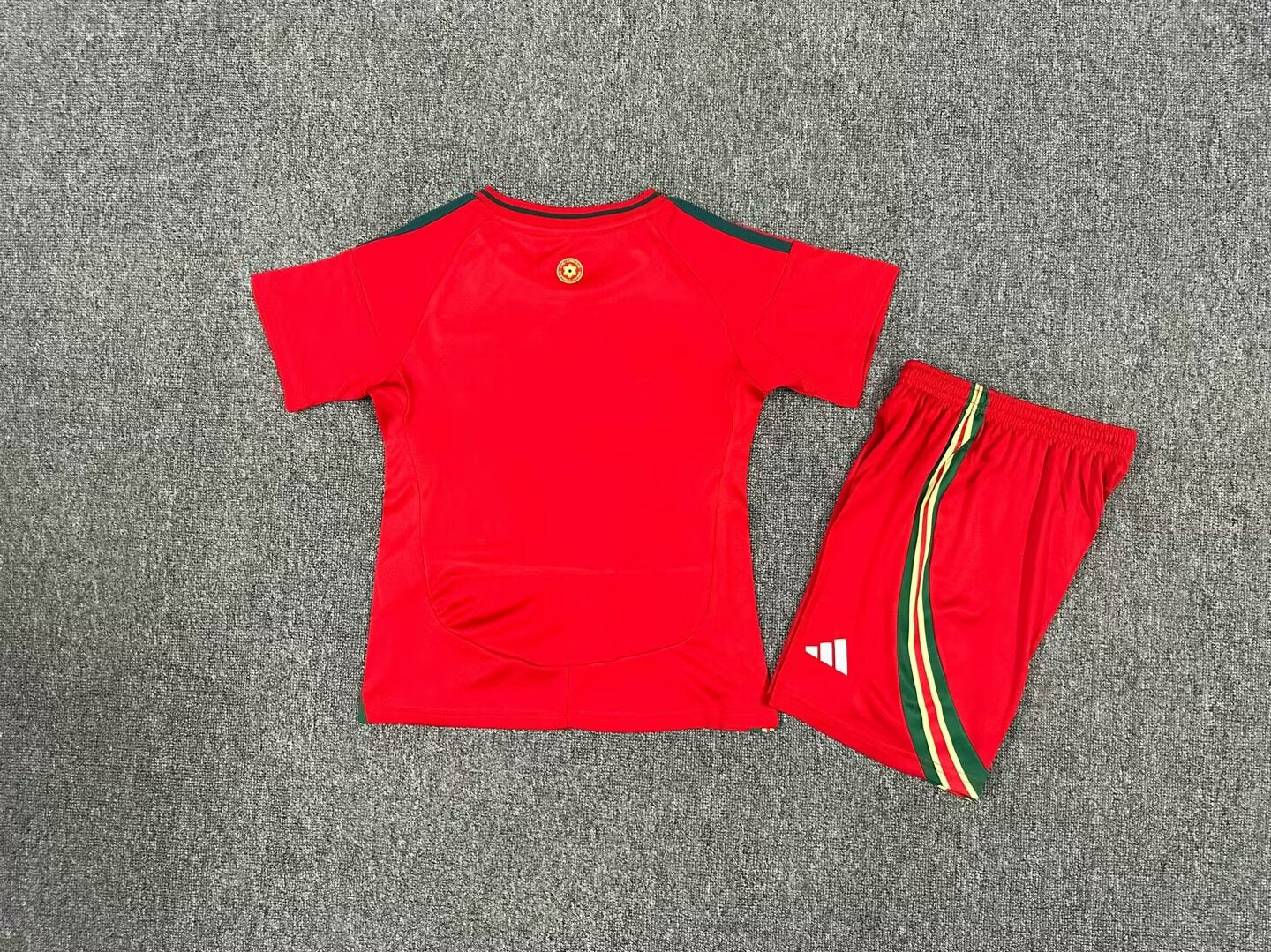 Kit Infantil Pais de Gales Home 24/25 -Vermelho
