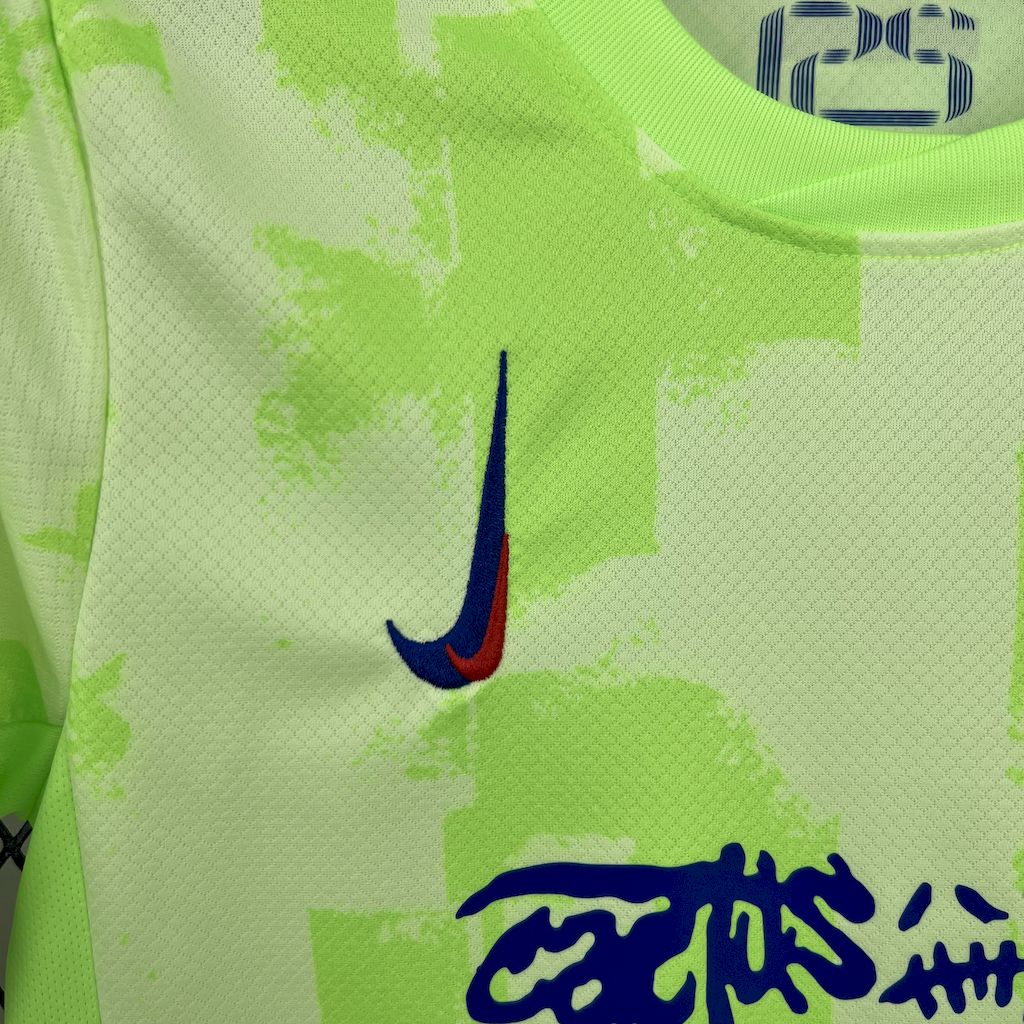Kit Infantil Barcelona Third 24/25 Edição Especial Travis Scott 24/25 - Verde