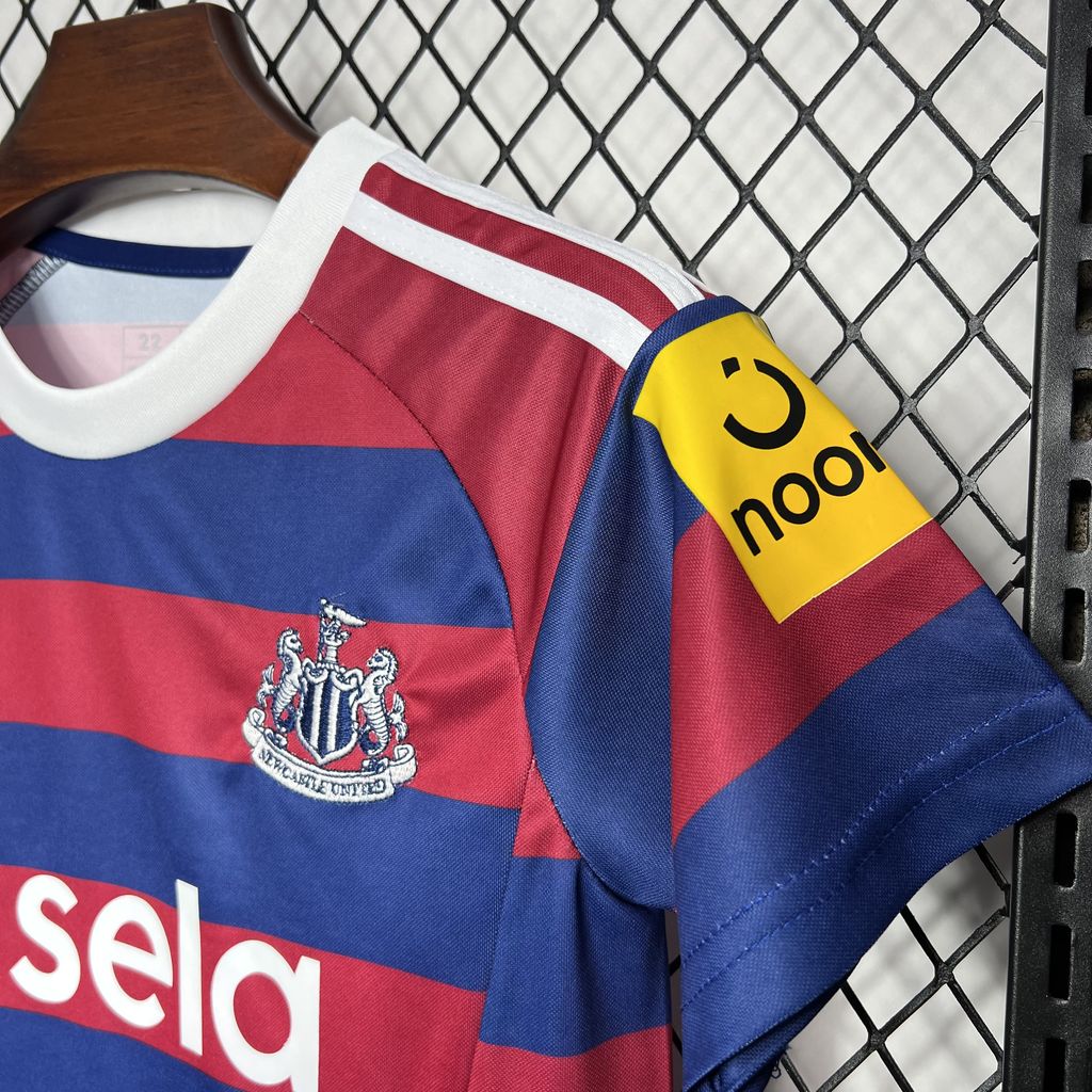 Kit Infantil Newcastle Away 24/25 . - Azul e Vermelho