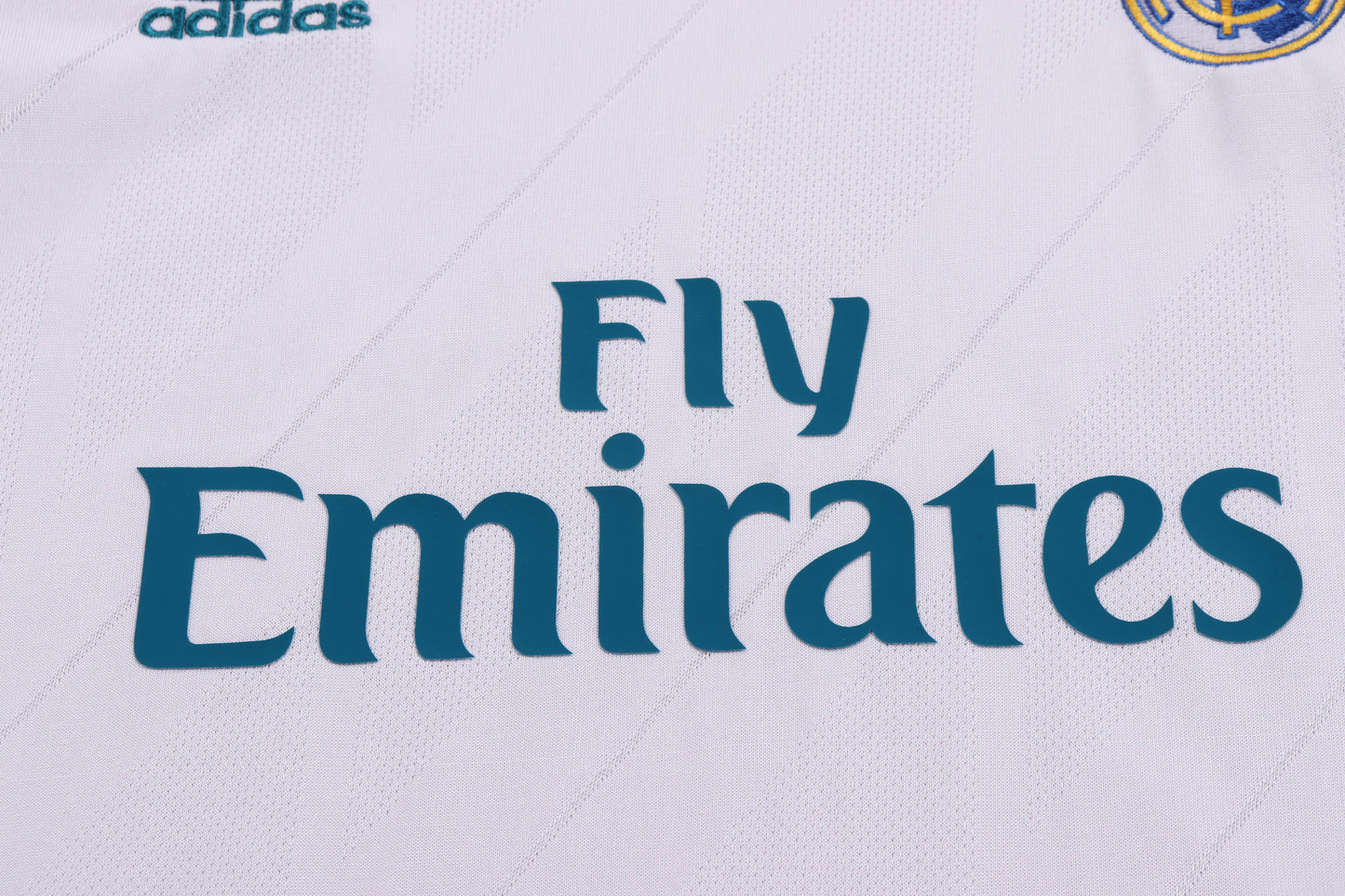 Kit Infantil Real Madrid Home RetrƓ Manga Longa 17/18 - Branco