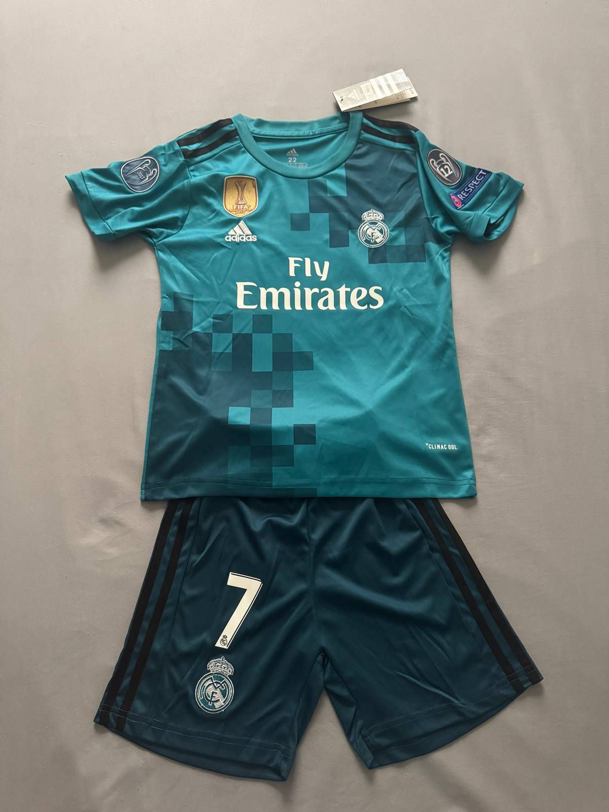 Kit Infantil Real Madrid Away RetrƓ 17/18 - Verde