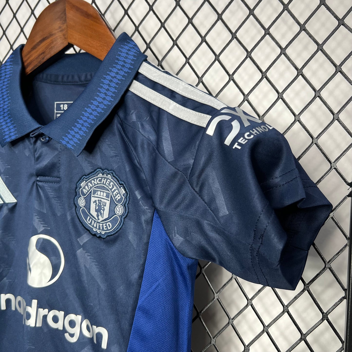 Kit infantil Manchester United Away 24/25 . - Azul Escuro