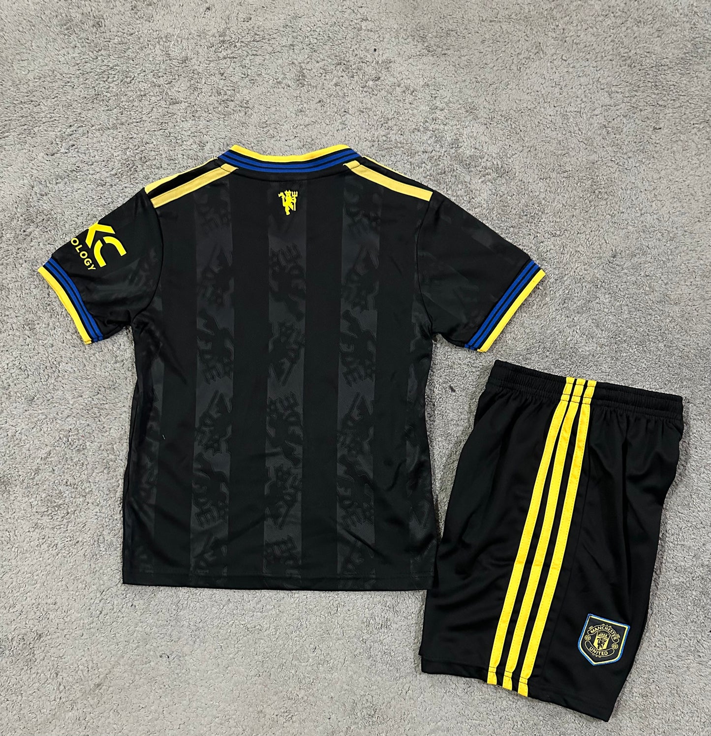 Kit infantil Manchester United Away 25/26 . - Preto