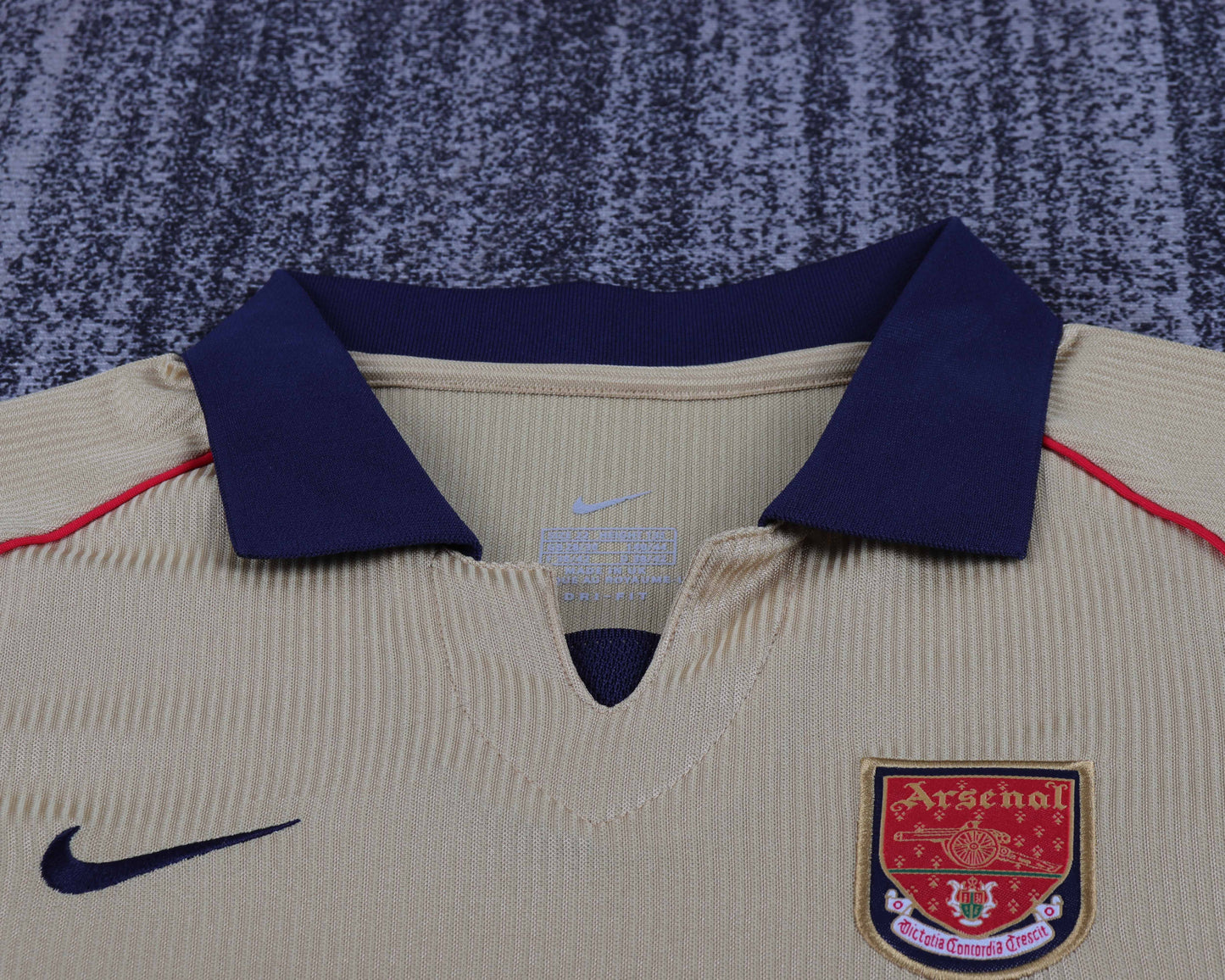Kit Infantil Arsenal Away RetrƓ 00/01 - Marrom