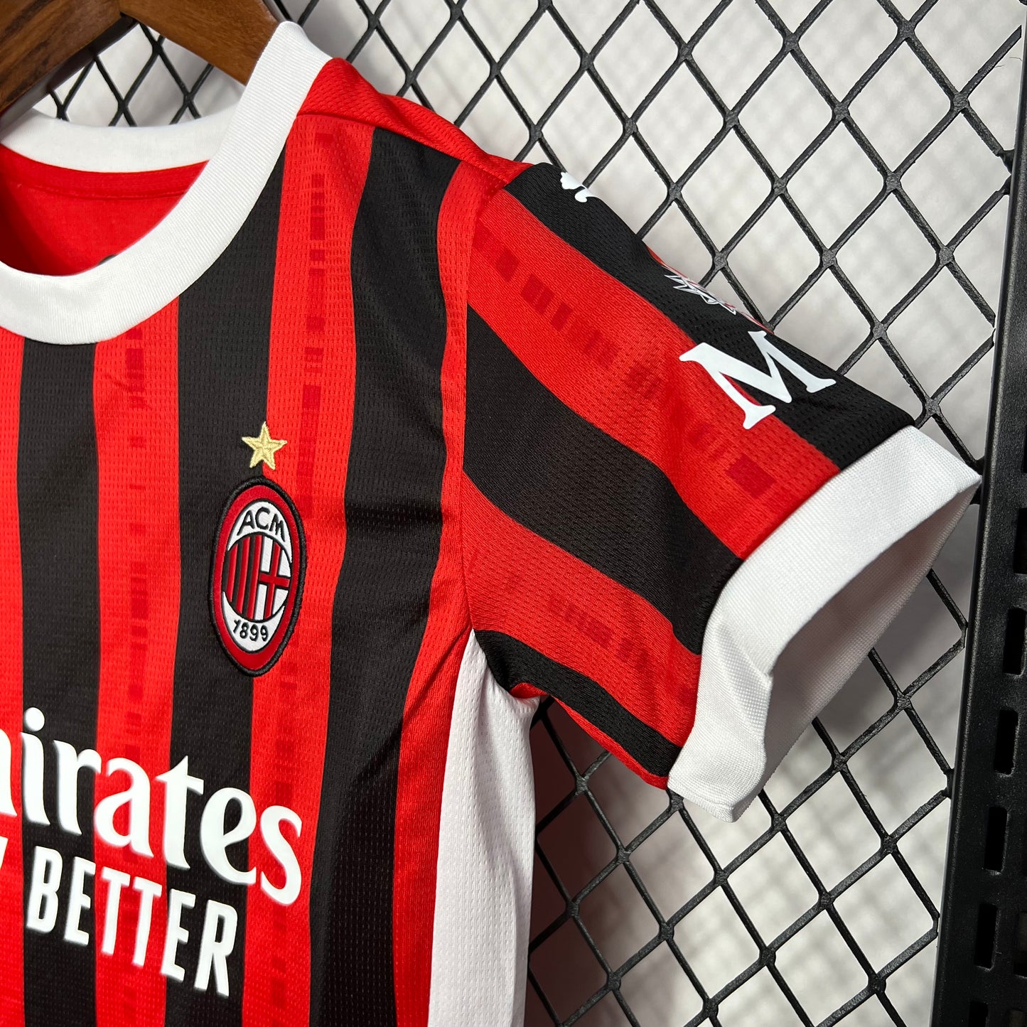 Kit Infantil Milan Home 24/25 . Masculina - Vermelho e Preto