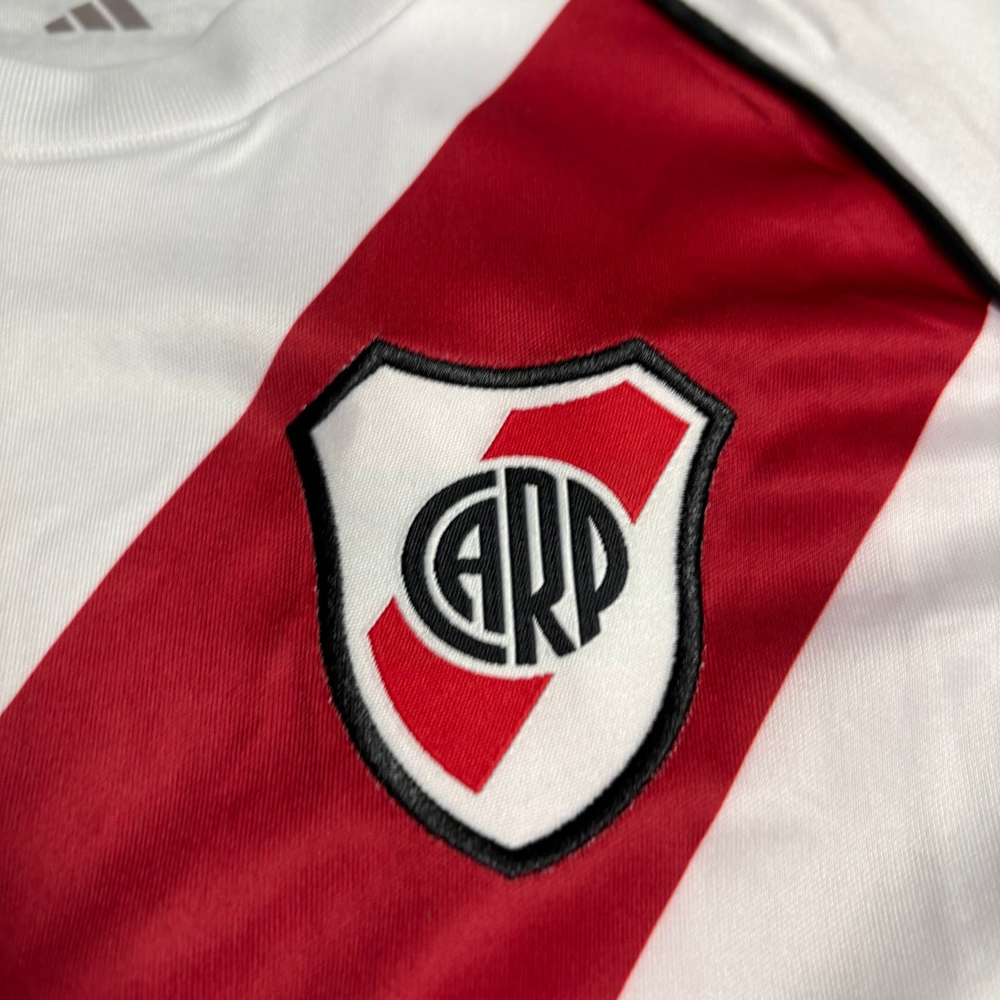 Kit Infantil River Plate Home 25/26 - Branco e Vermelho