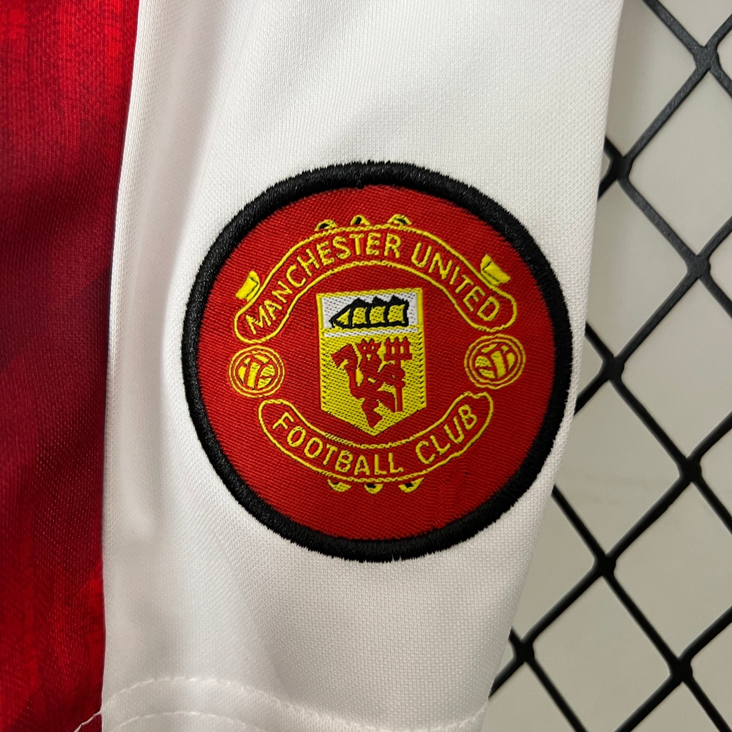 Kit infantil Manchester United RetrƓ Home 1996 . - Vermelho