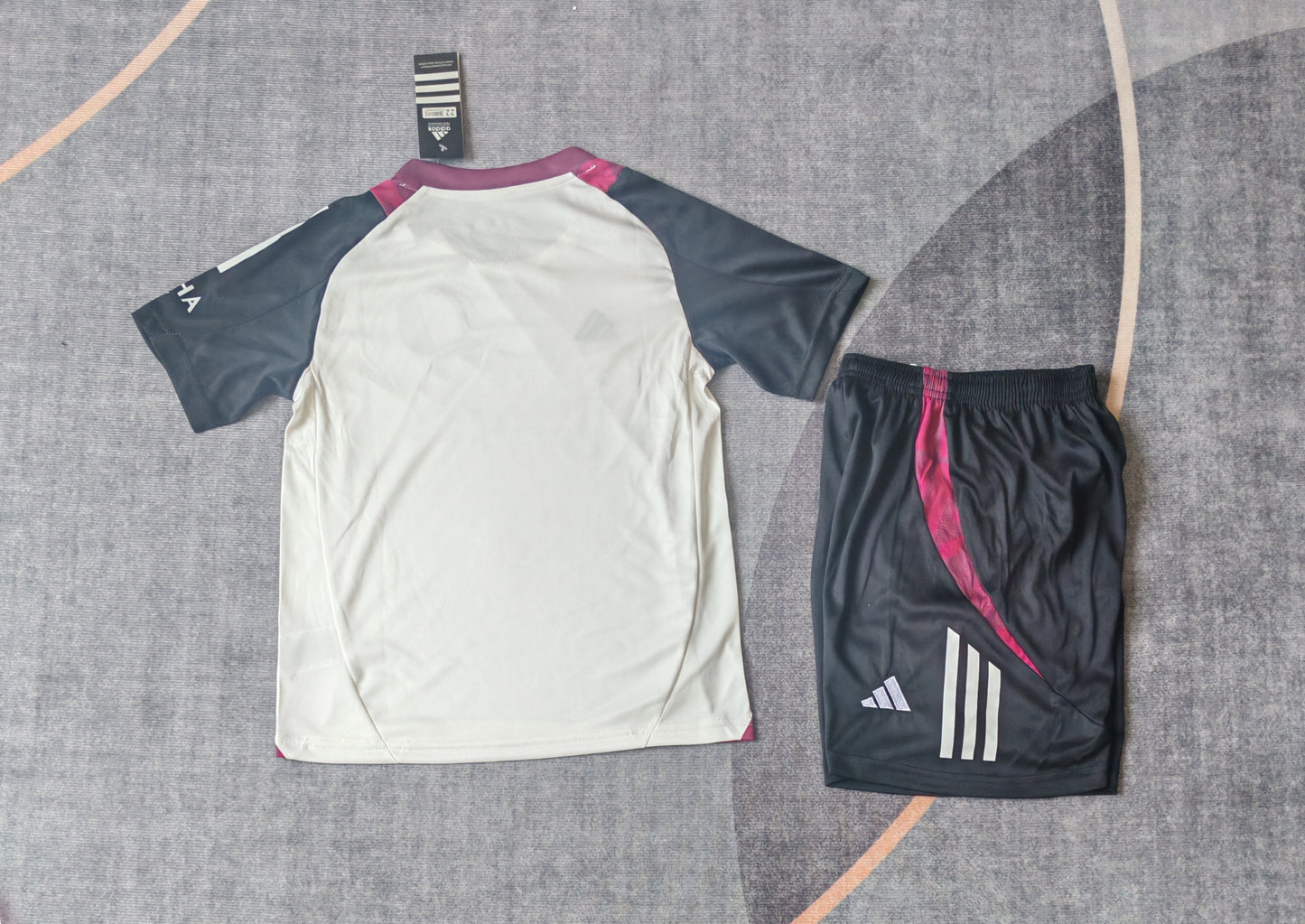 Kit Infantil Manchester United Treino 24/25 - Bege
