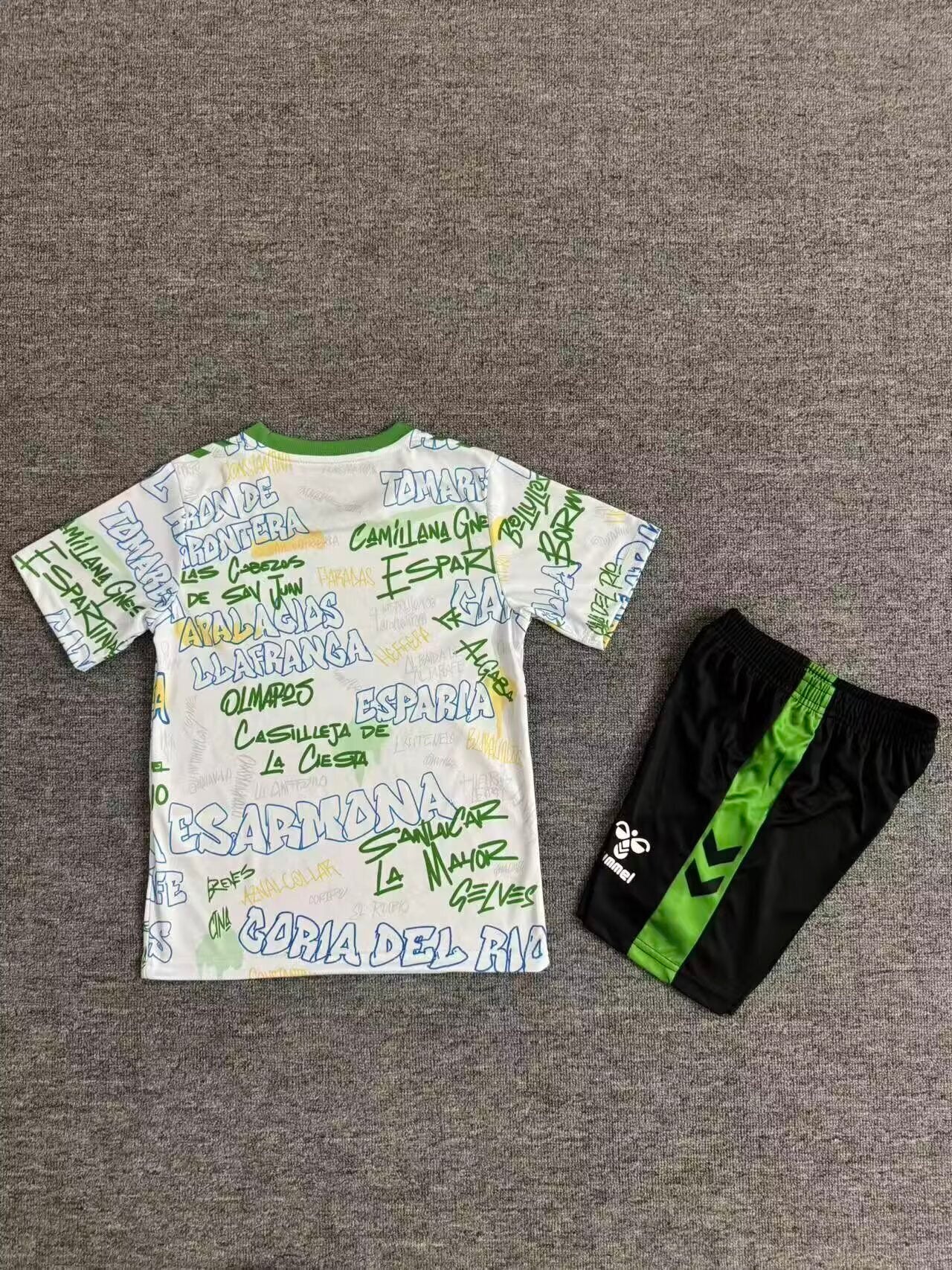 Kit Infantil Real Betis Pré Jogo 25/26 . Hummel - Branca Verde