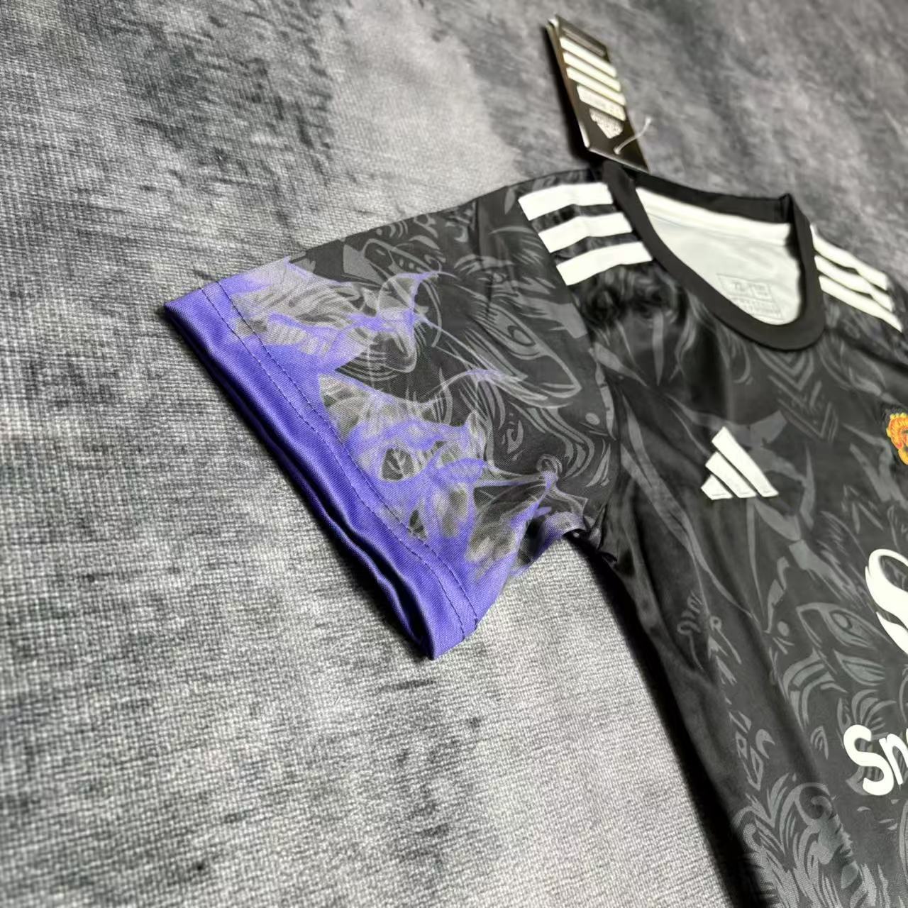 Kit infantil Manchester United Edição Especial 25/26 . - Preto e Roxo