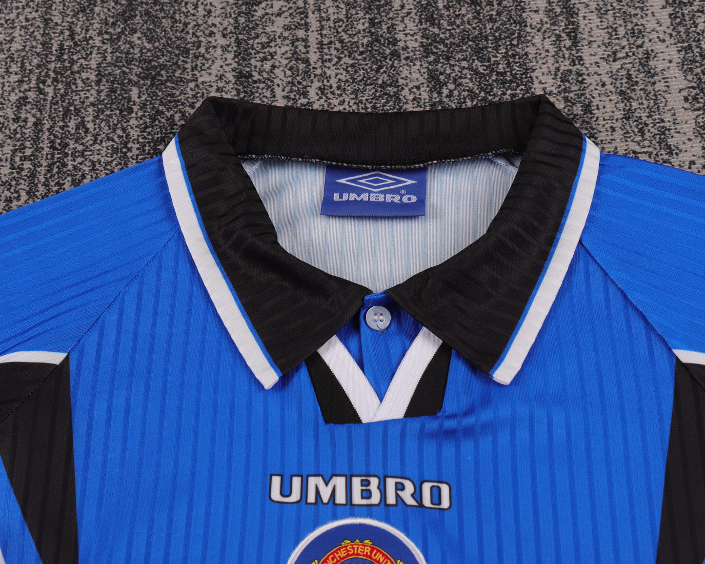 Kit infantil Manchester United RetrƓ Third 96/97 . - Azul