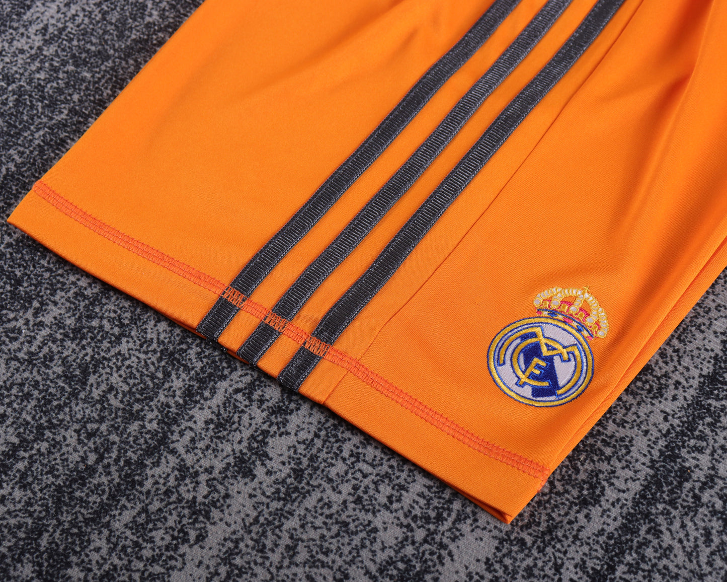 Kit Infantil Real Madrid Away RetrƓ 13/14 - Laranja