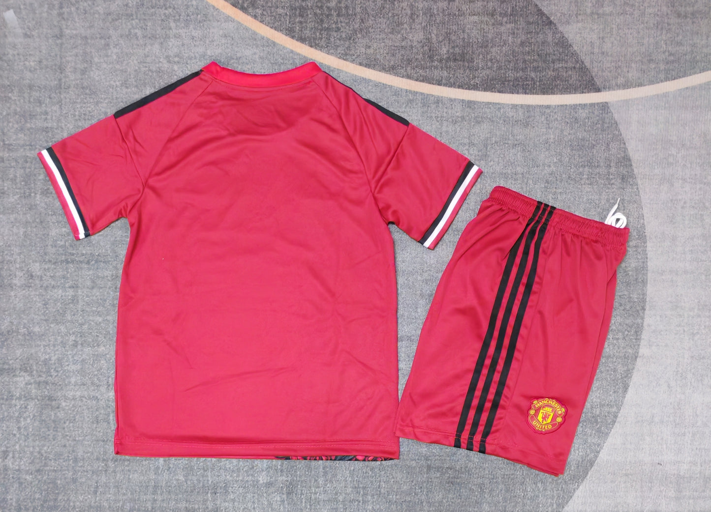 Kit infantil Manchester United Edição Especial 25/26 - Vermelho