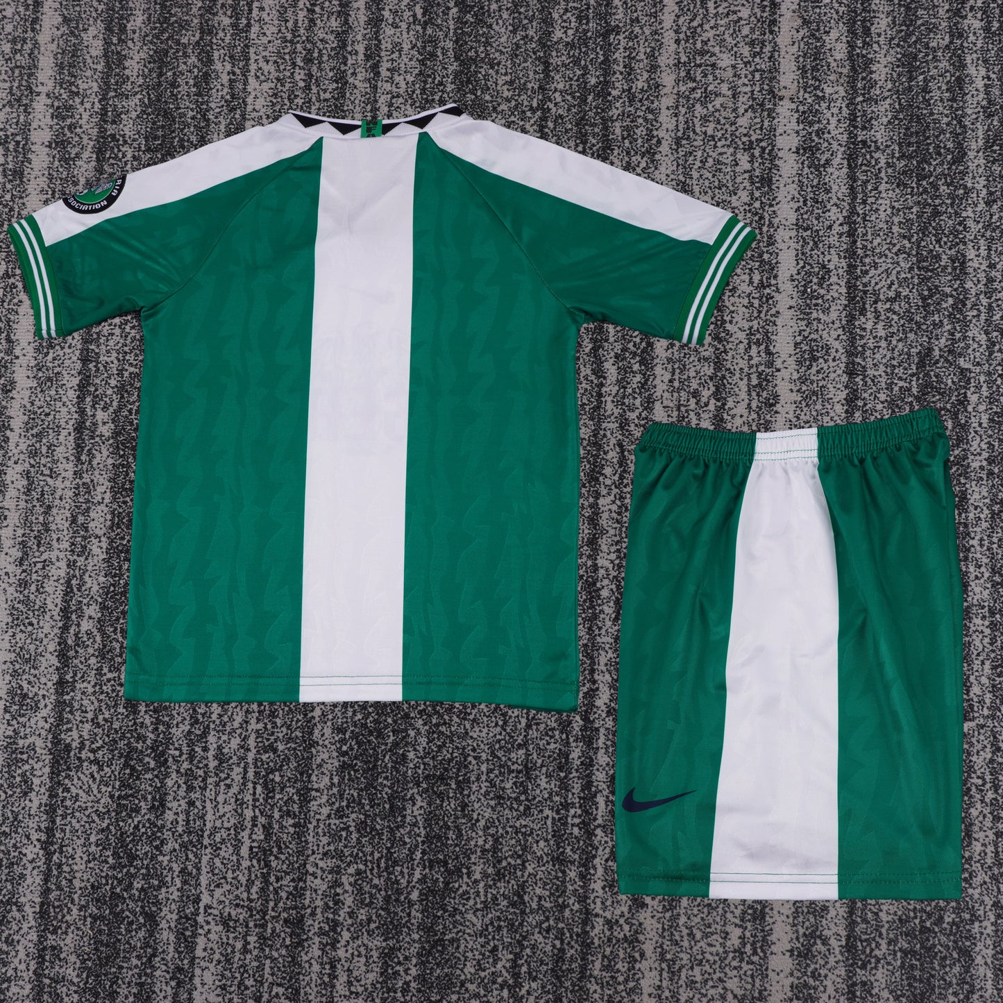 Kit Infantil Nigeria Home Retrô 1996 . - Verde e Branco