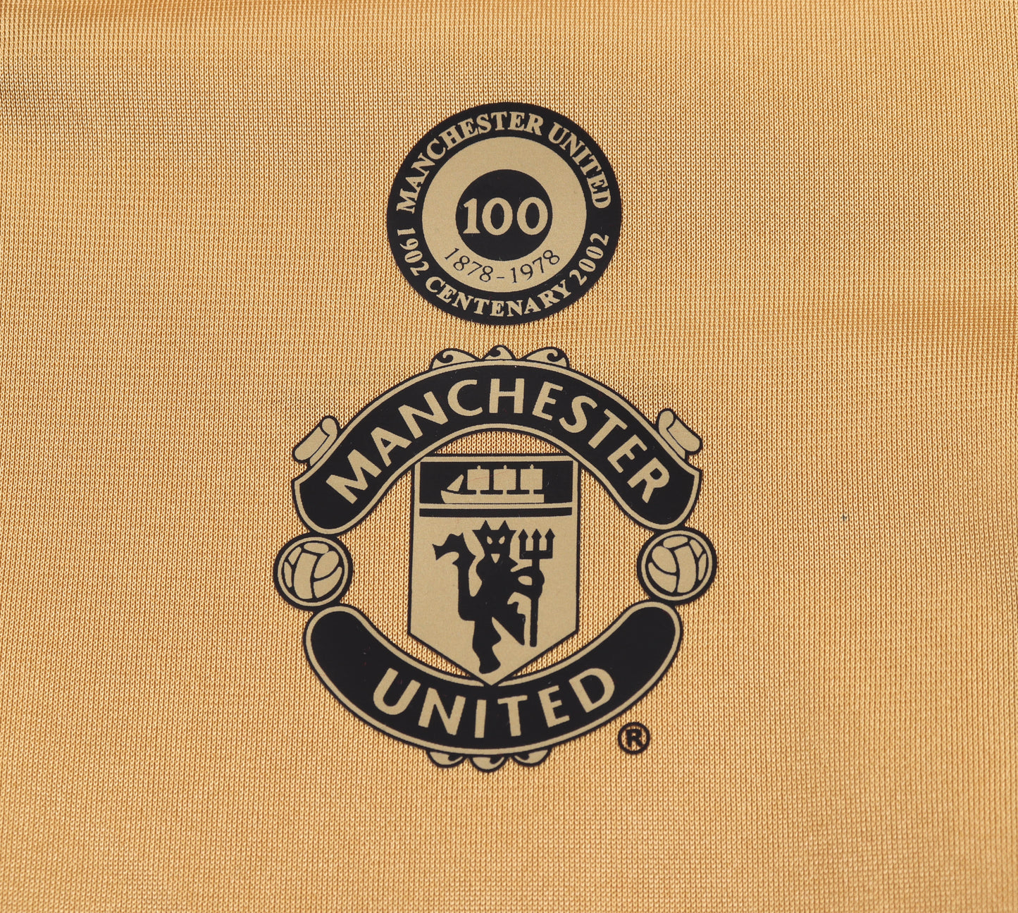 Kit infantil Manchester United Retrô Away 01/02 . - Dourado