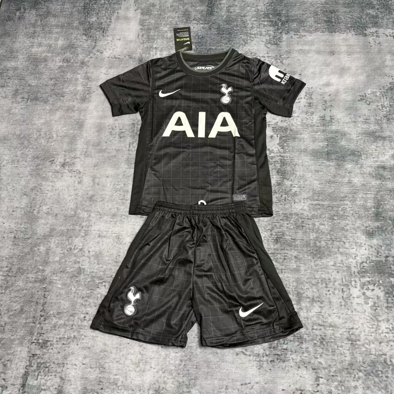 Kit Infantil Tottenham Treino 25/26 . - Preto