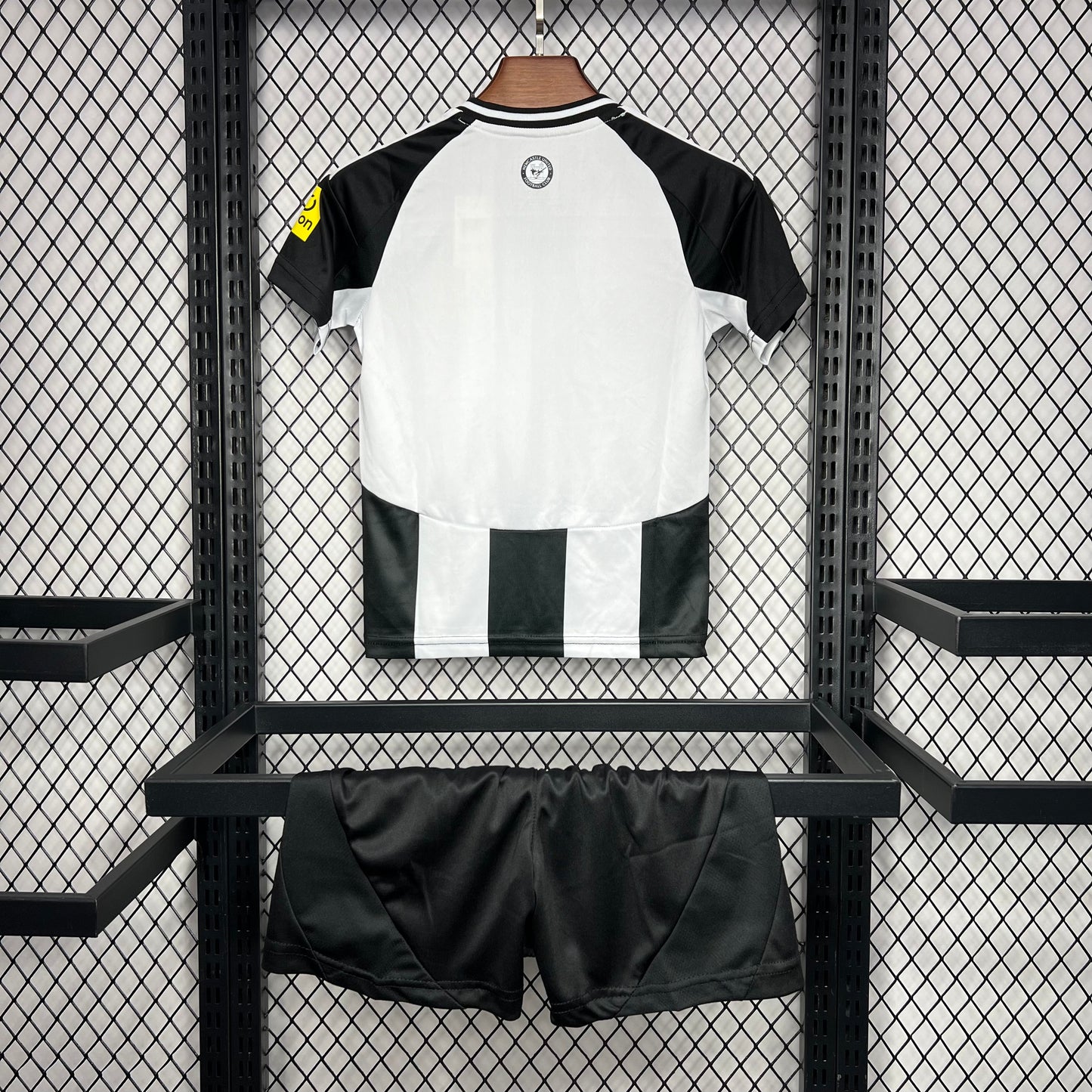 Kit Infantil Newcastle Home 24/25 . - Preto e Branco