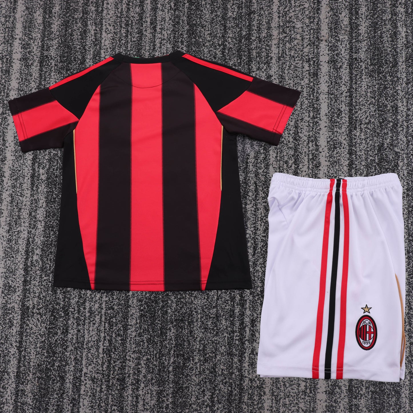 Kit Infantil Milan Home Retrô 2011 . - Vermelho e Preto