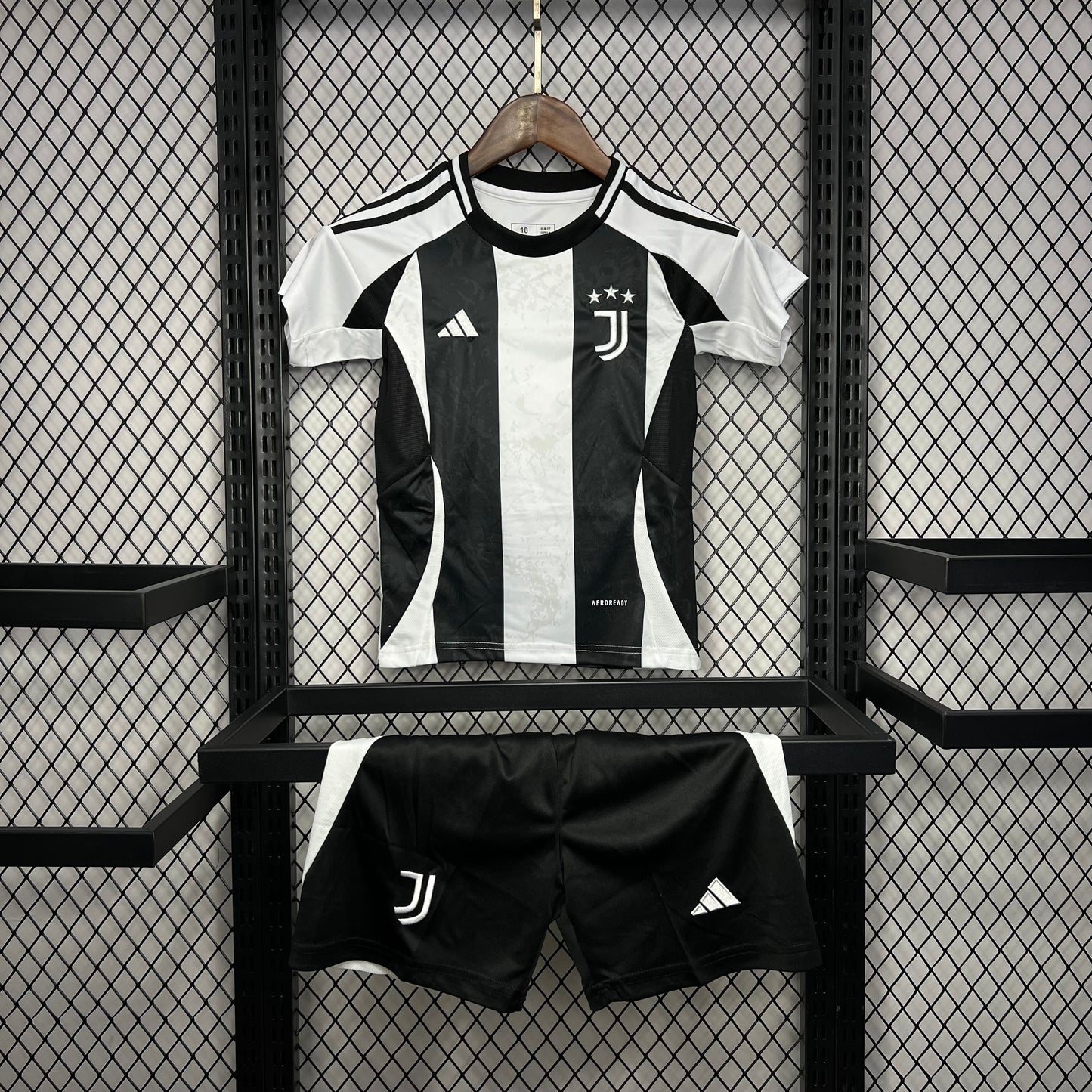 Kit Infantil Juventus Home 24/25 . - Branca e Preta