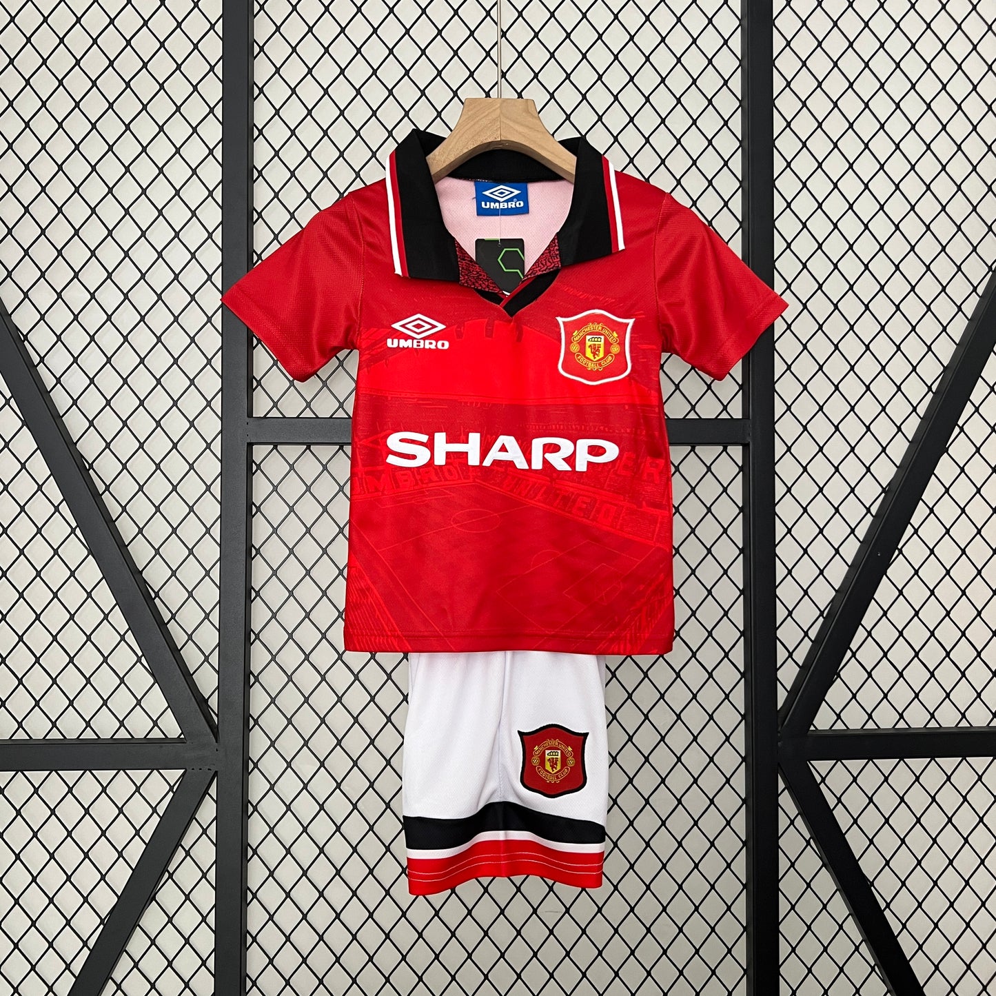 Kit infantil Manchester United Retrô Home 1994 . - Vermelho