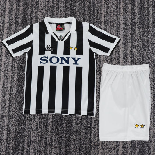 Kit Infantil Juventus Home Retrô 96/97 - Preto e Branco