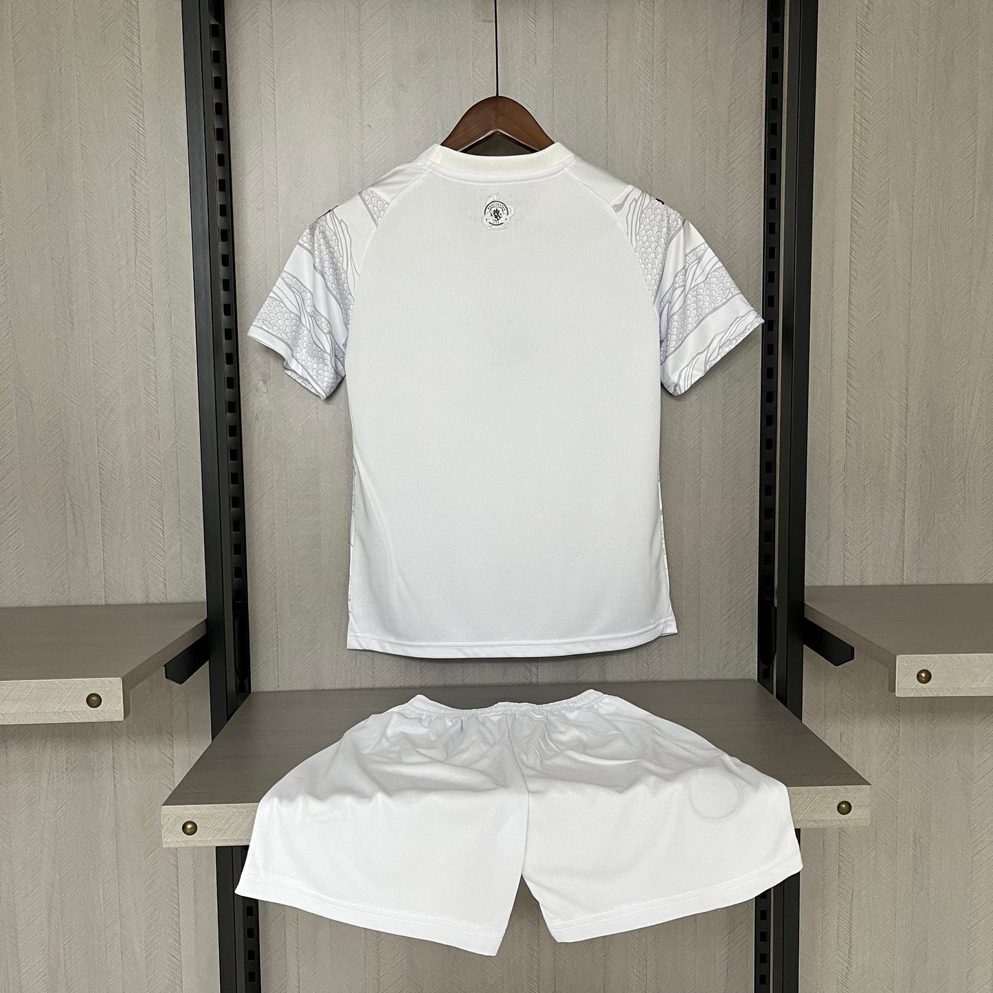 Kit Infantil Manchester City Edição Especial Ano Chines 24/25 . - Branca