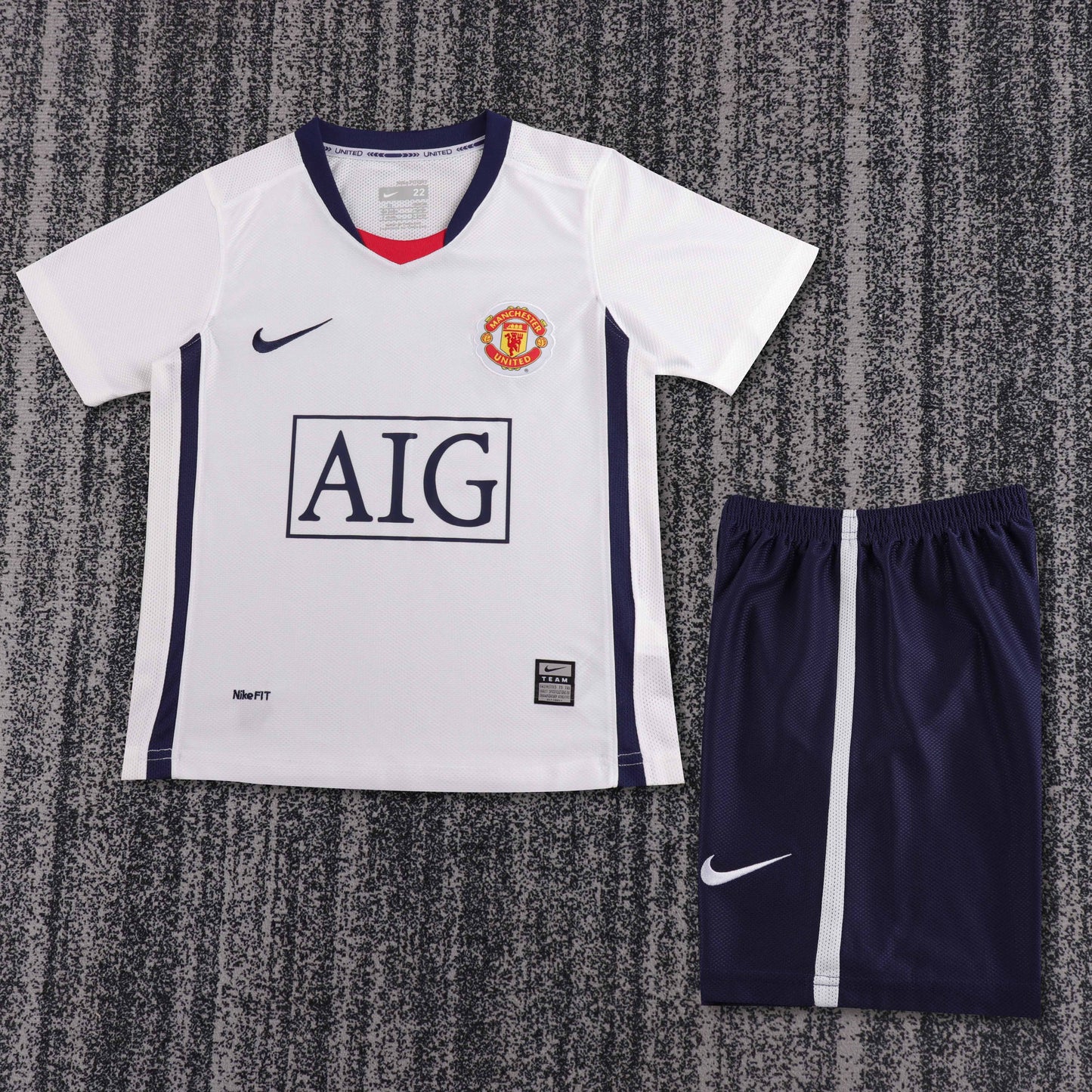 Kit infantil Manchester United Retrô Third 2009 . - Branco