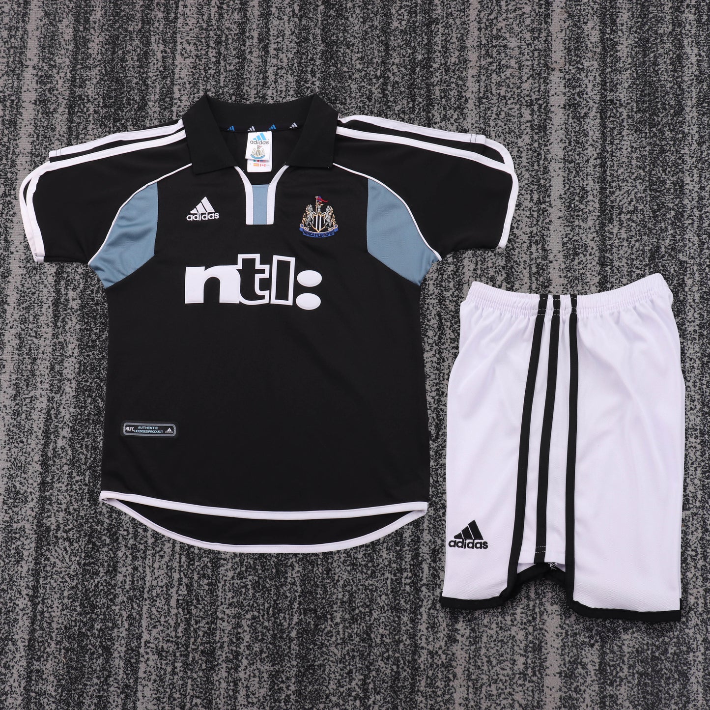 Kit infantil Newcastle Retrô Away 00/01 . - Preto