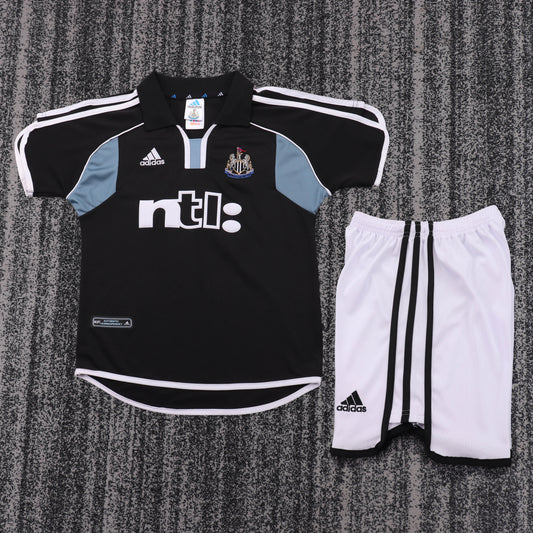 Kit infantil Newcastle Retrô Away 00/01 . - Preto