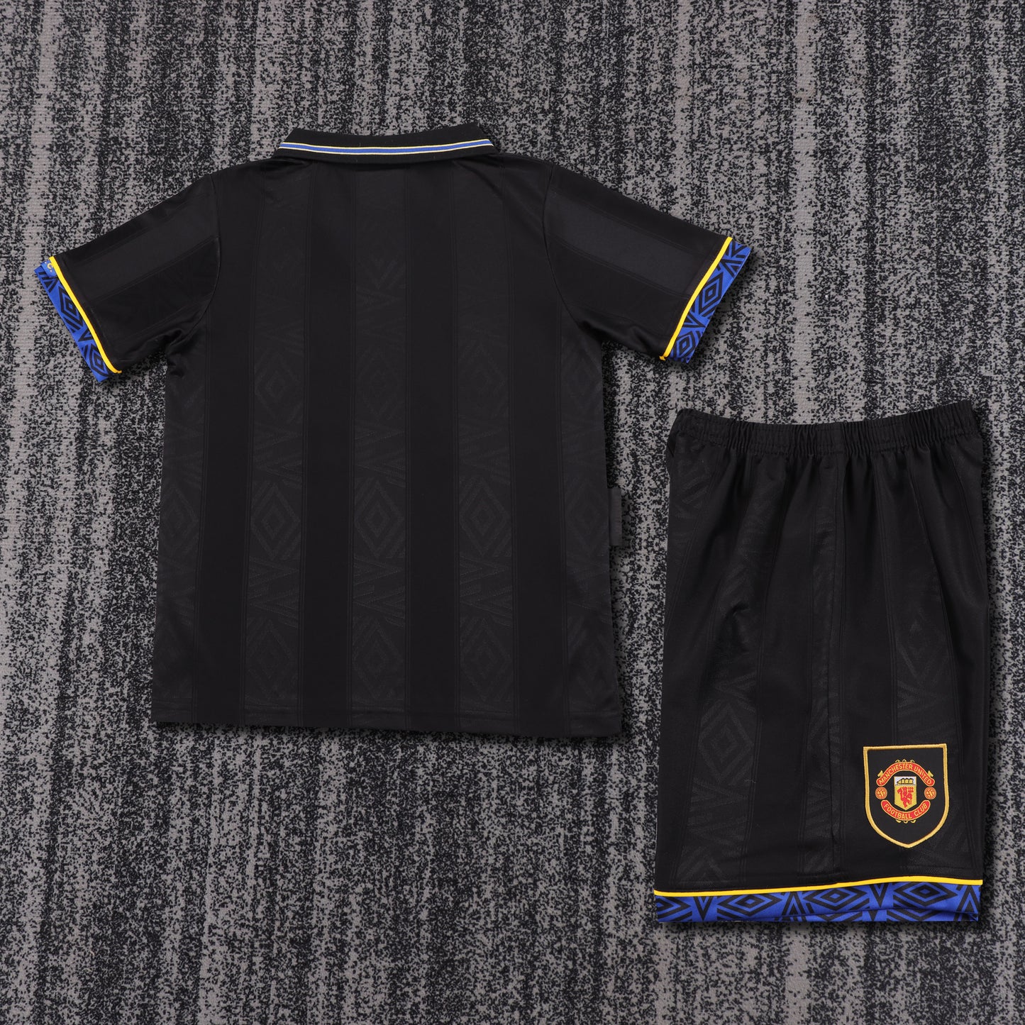 Kit infantil Manchester United Retrô Away 98/99 . - Preta
