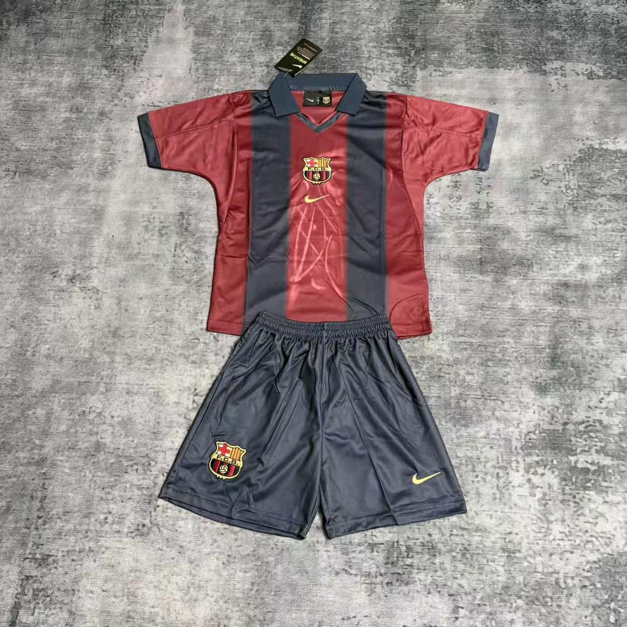 Kit Infantil Barcelona x Travis Scott Ediçao Especial 25/26 - Grená