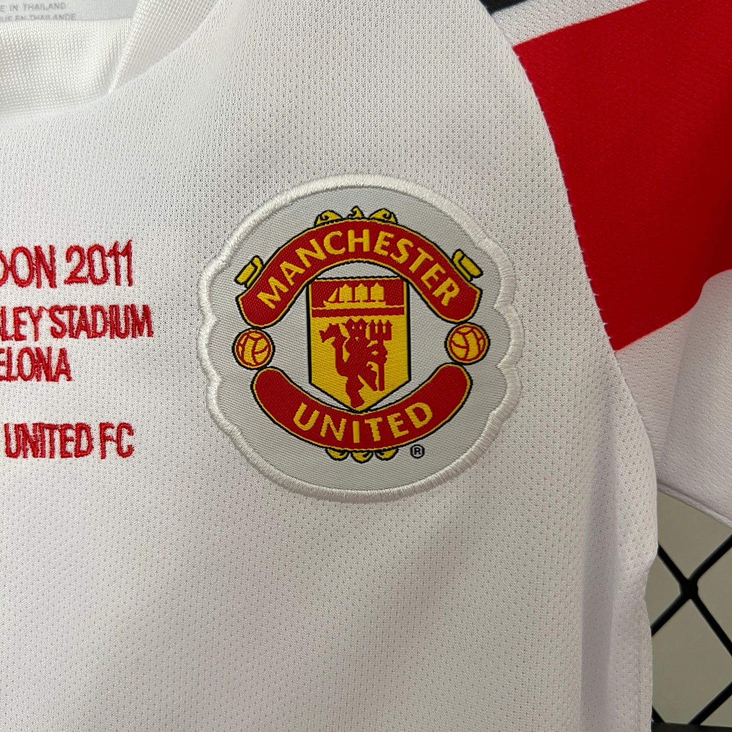 Kit infantil Manchester United Retrô Away 2010 . - Branca