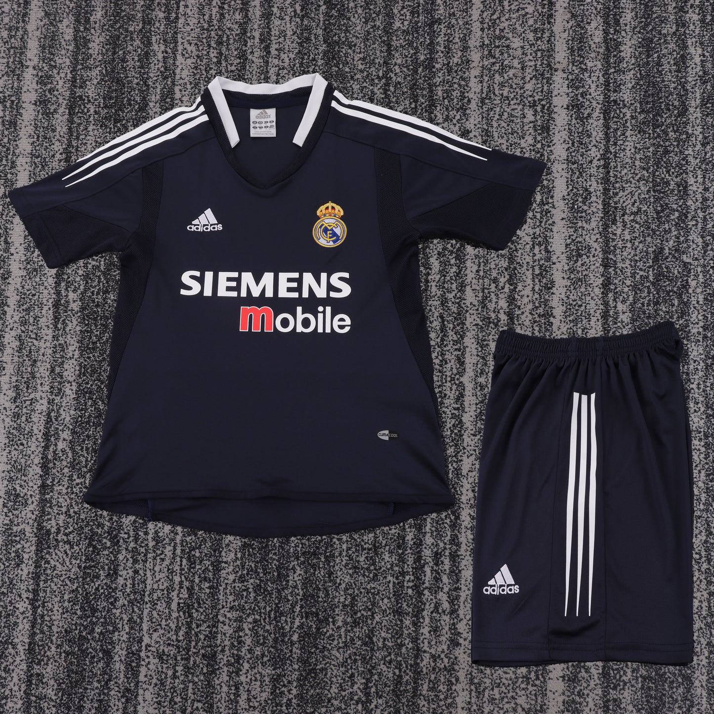 Kit Infantil Real Madrid Away Retrô 02/03 - Preto