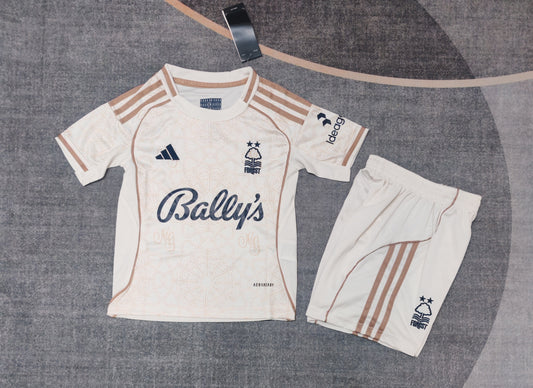 Kit Infantil Nottingham Forest Away 25/26 - Bege