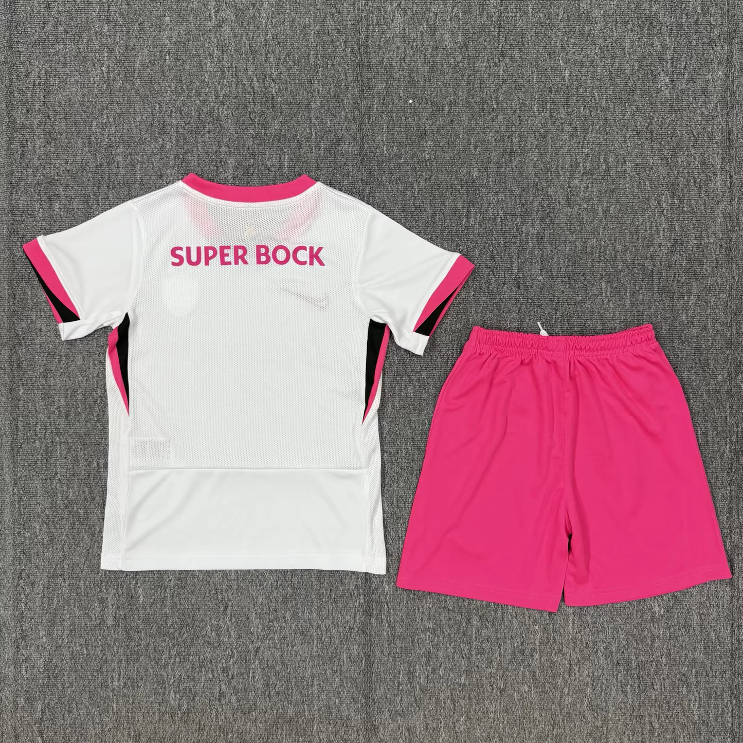 Kit Infantil Sporting Outubro Rosa 25/26 . - Branco e Rosa