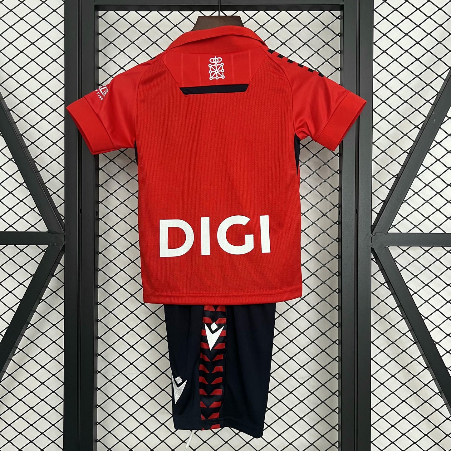 Kit Infantil Osasuna Home 25/26 . Macron - Vermelho