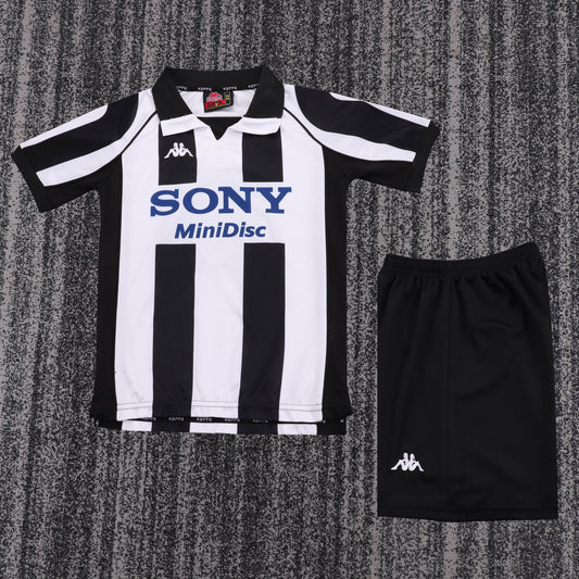 Kit Infantil JuventusHome Retrô 97/98 - Preto e Branco
