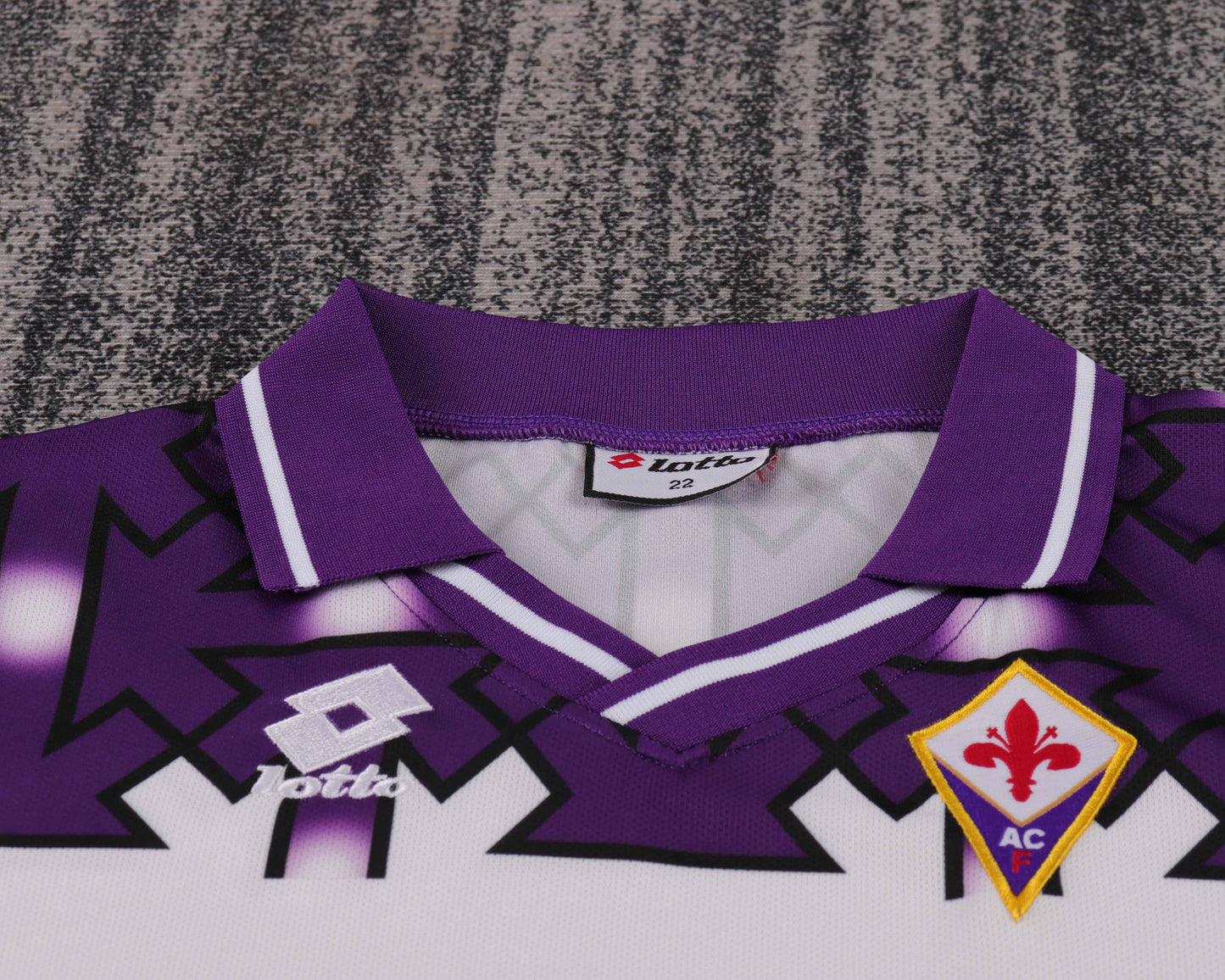 Kit Infantil Fiorentina Away Retrô 1992 . Lotto  - Branca e Roxo