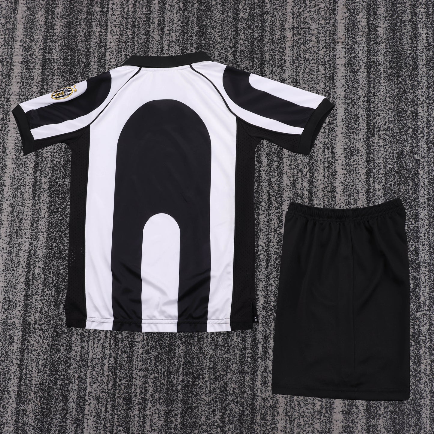 Kit Infantil JuventusHome Retrô 97/98 - Preto e Branco
