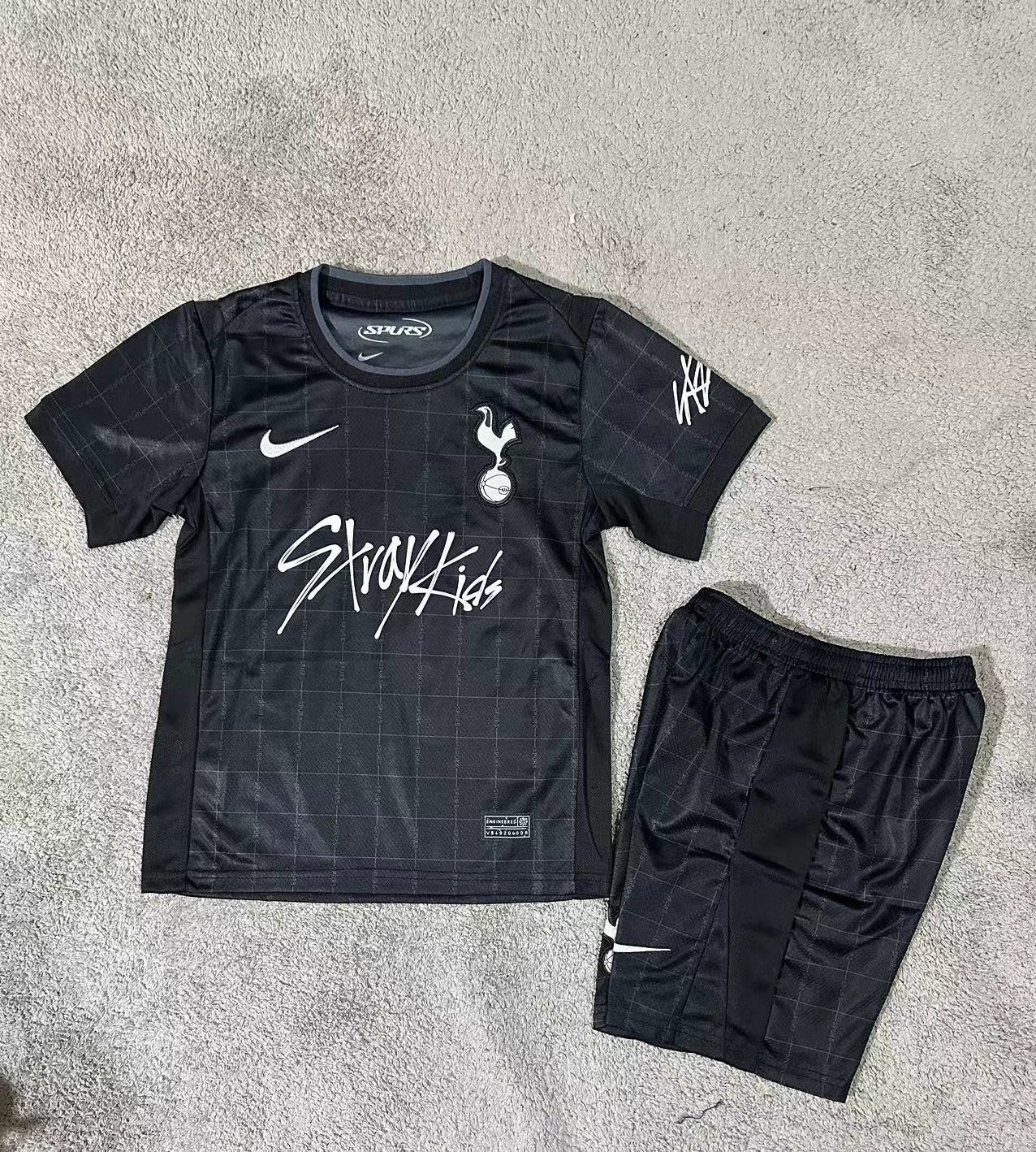 Kit Infantil Tottenham Treino 25/26 . - Preto
