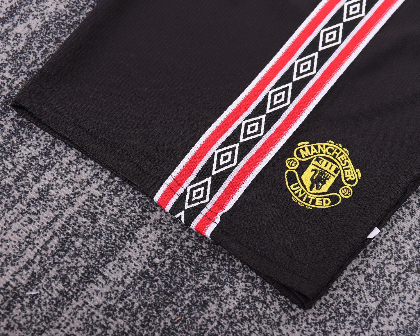 Kit infantil Manchester United Retrô Away 98/99 . - Preto