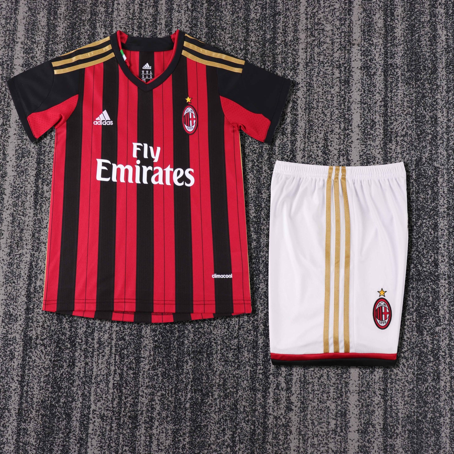 Kit Infantil Milan Home Retrô 2013 . - Vermelho e Preto