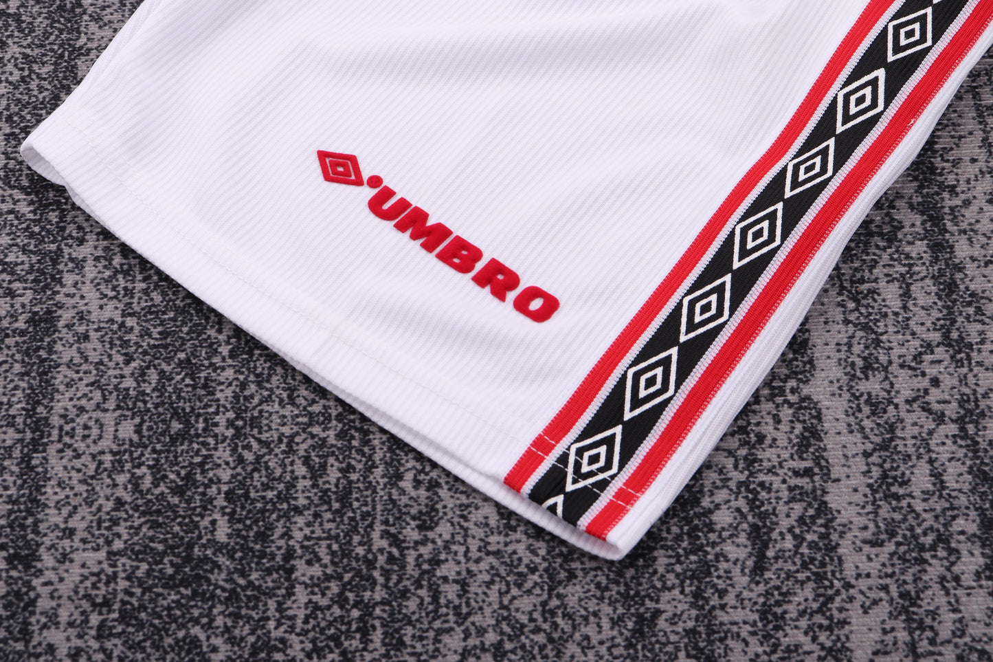 Kit infantil Manchester United Retrô Away 98/99 . - Branco