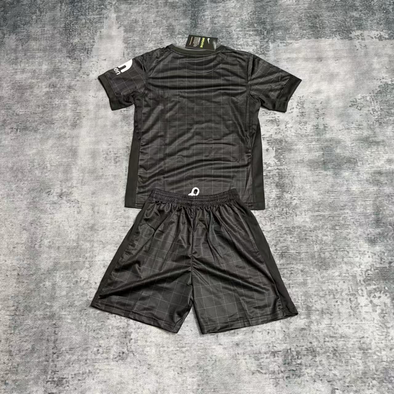 Kit Infantil Tottenham Treino 25/26 . - Preto