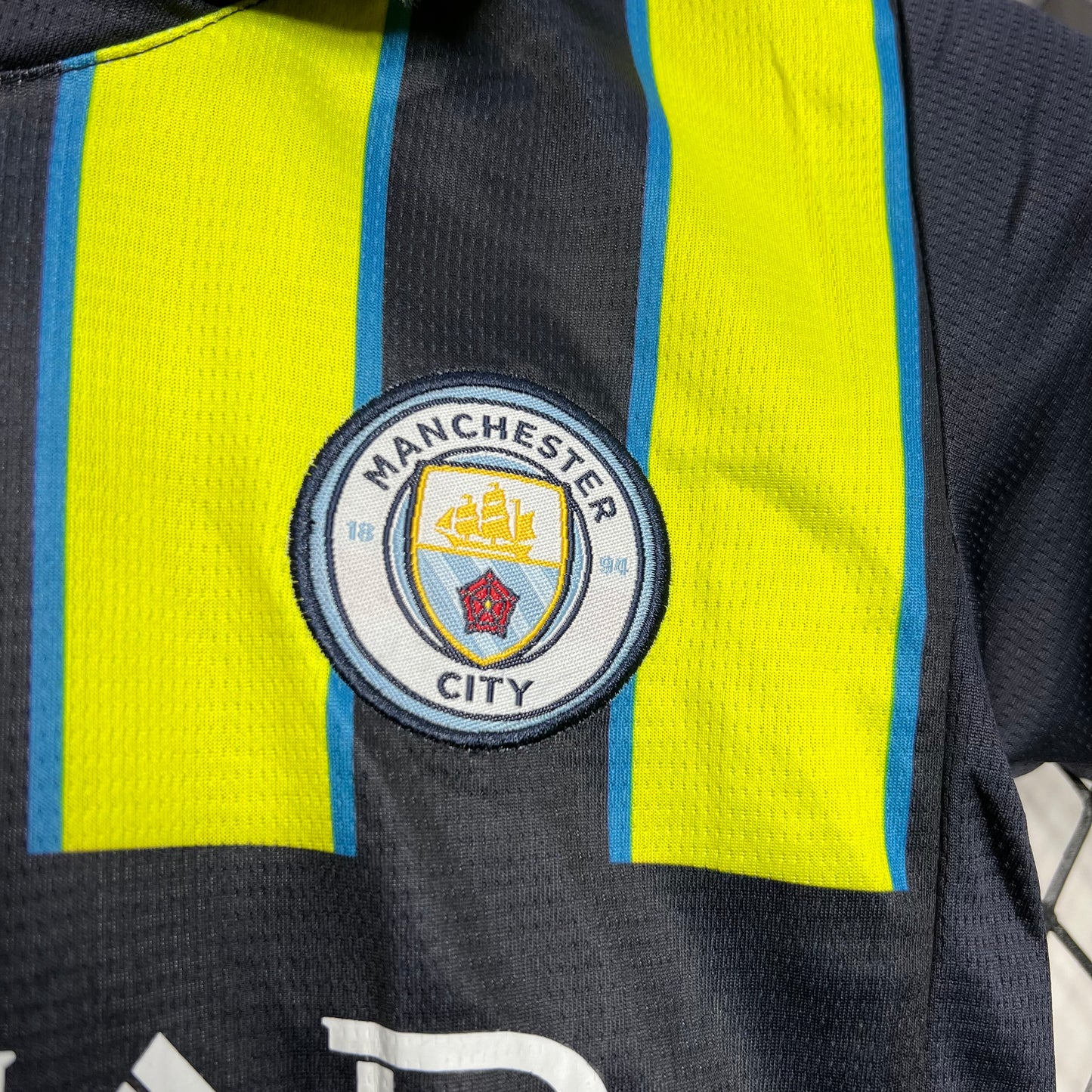 Kit Infantil Manchester City Away 24/25 . - Amarelo e Preto