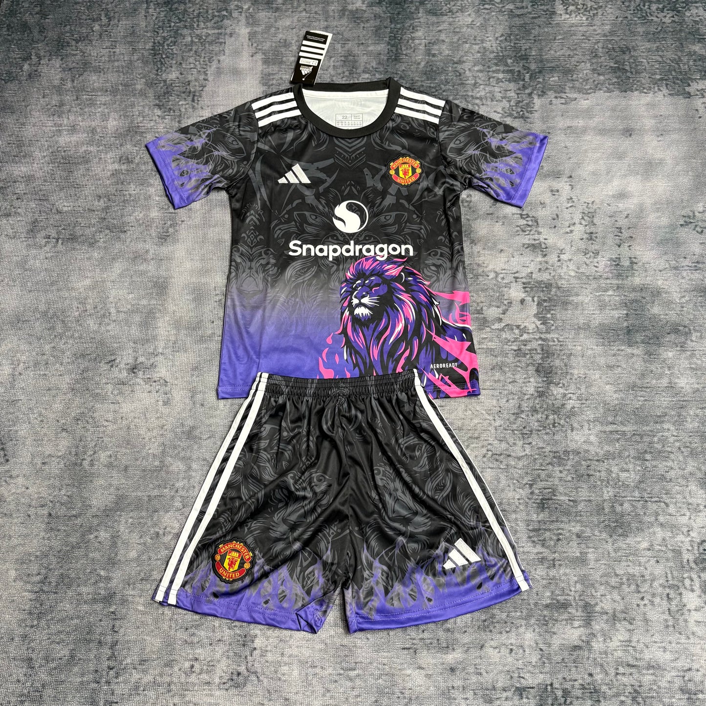 Kit infantil Manchester United Edição Especial 25/26 . - Preto e Roxo